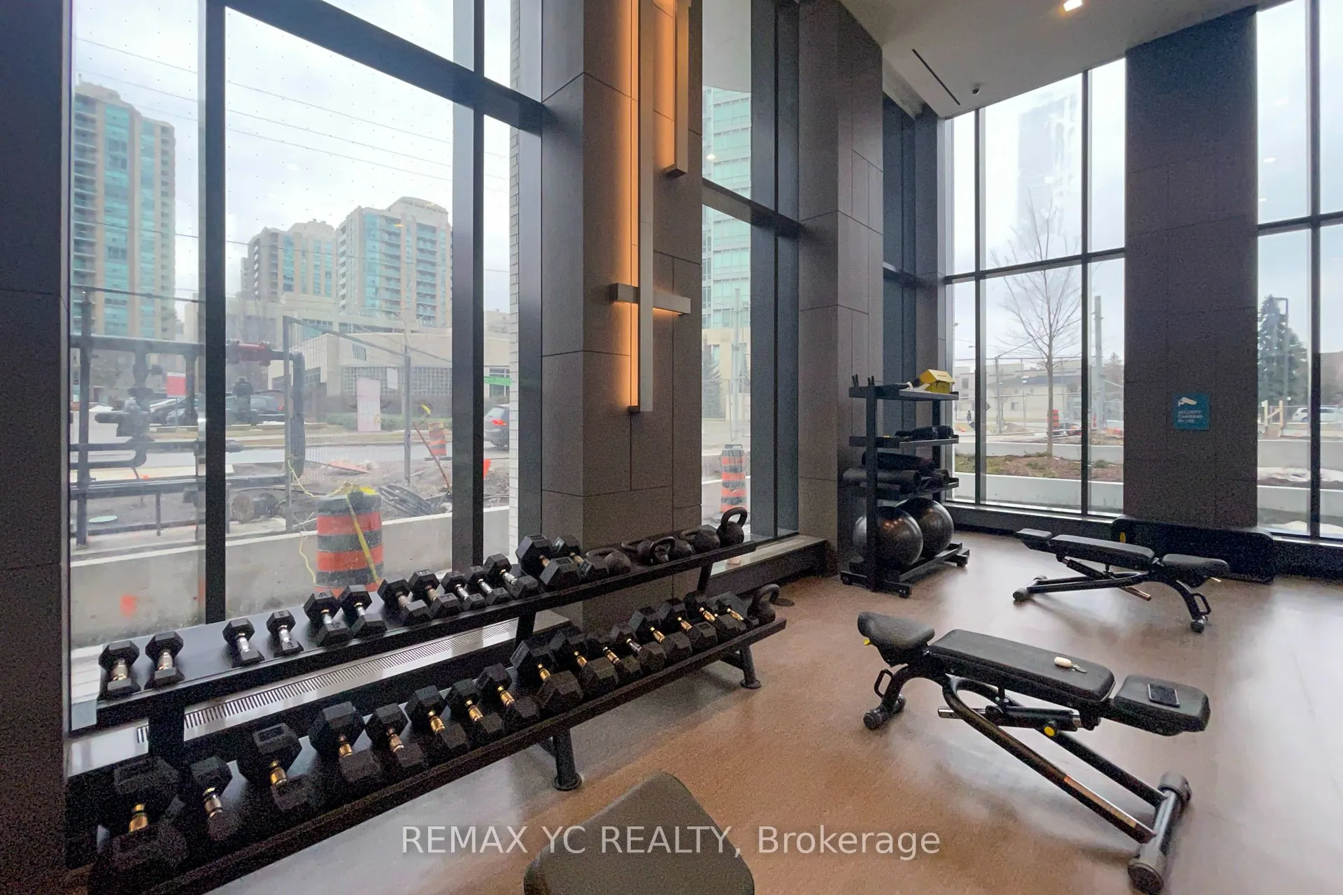 15 Holmes Avenue, #2504