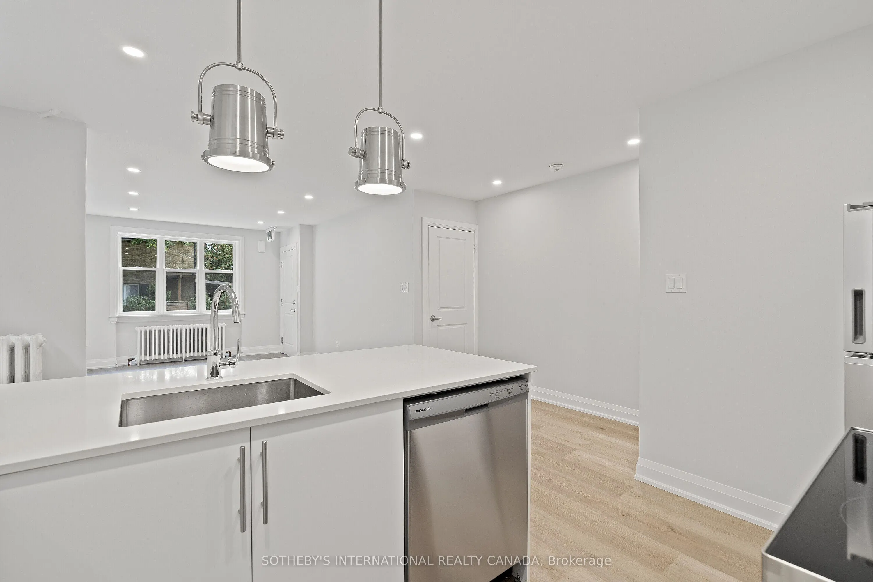 30 Strathgowan Avenue, #Main