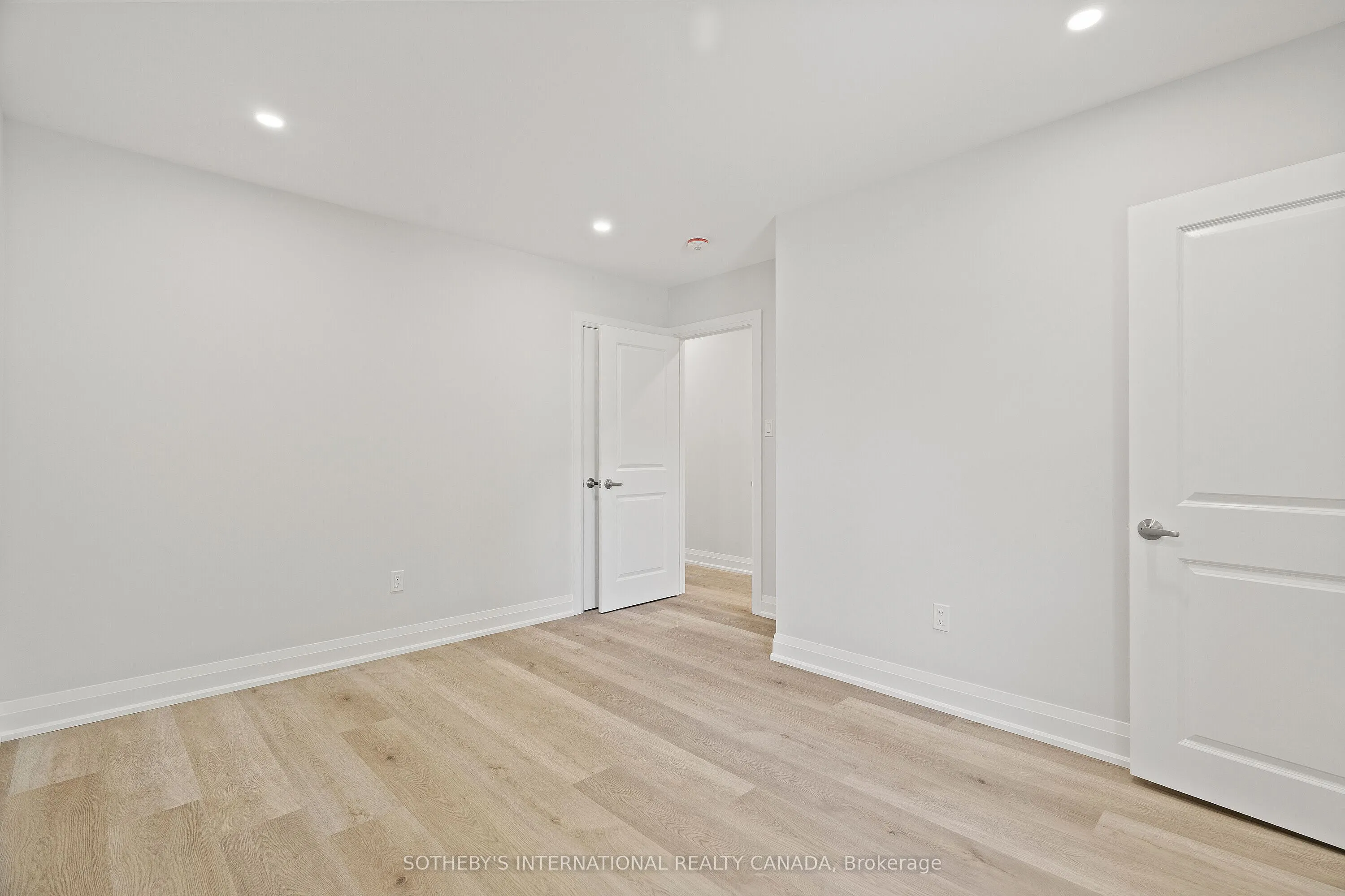 30 Strathgowan Avenue, #Main