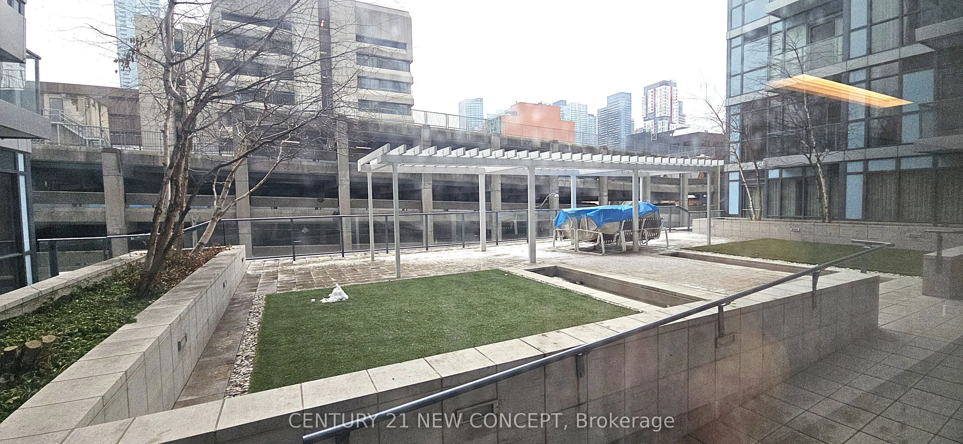210 Simcoe Street, #1112