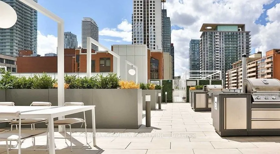 161 Roehampton Avenue, #508