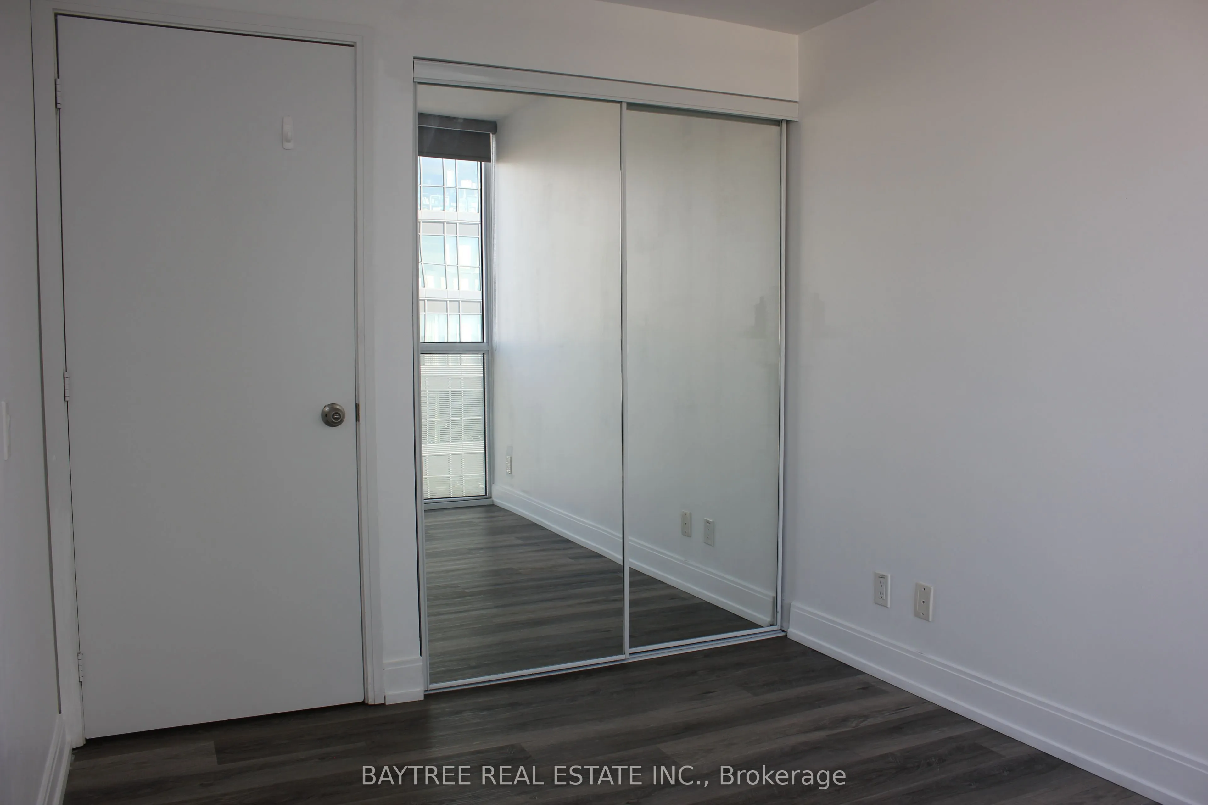 181 Dundas Street E, #1811