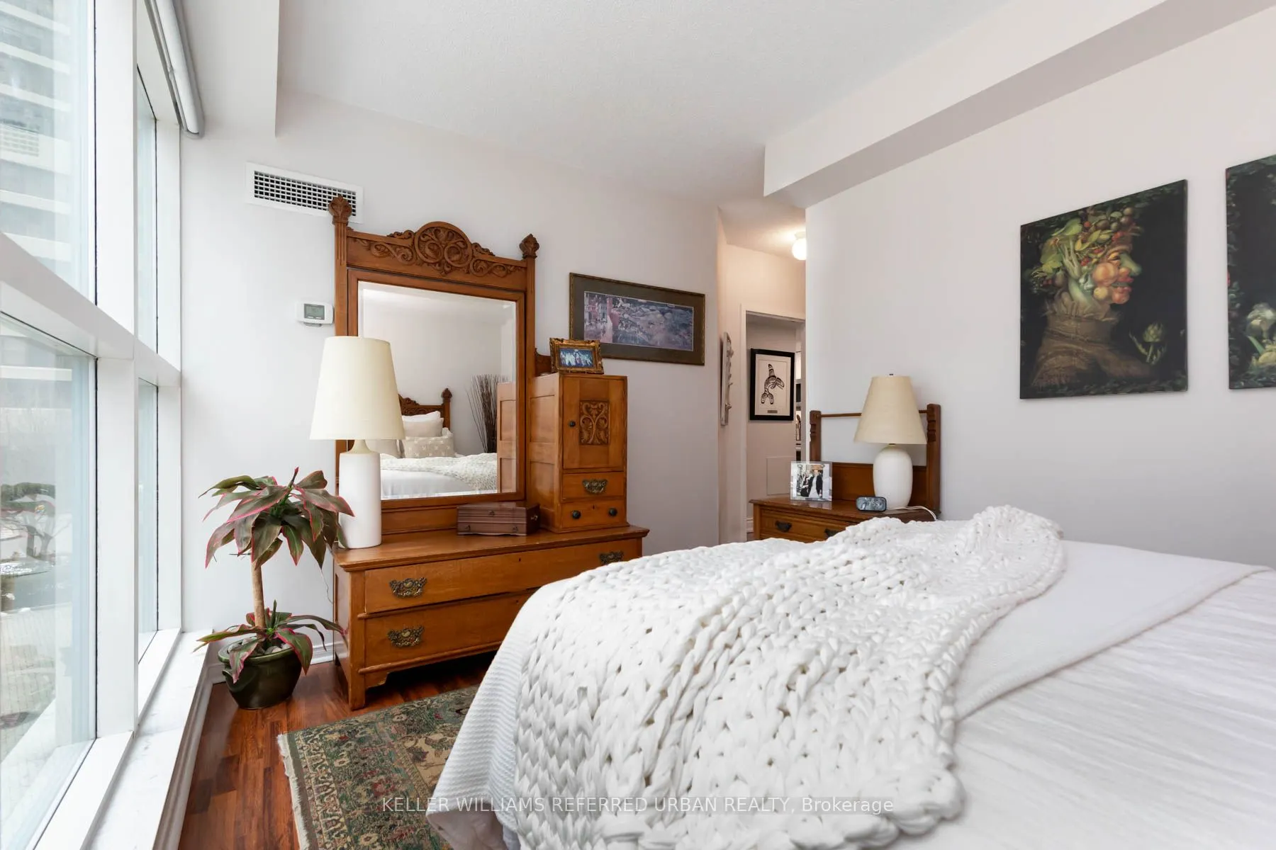 77 Harbour Square, #302