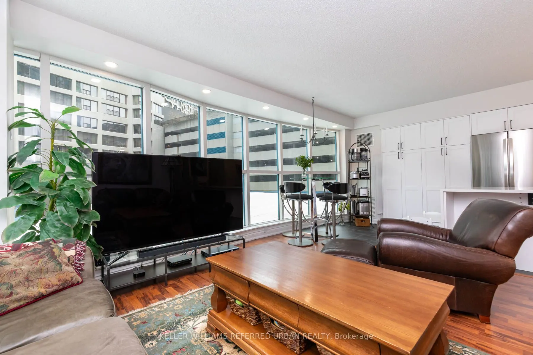 77 Harbour Square, #302