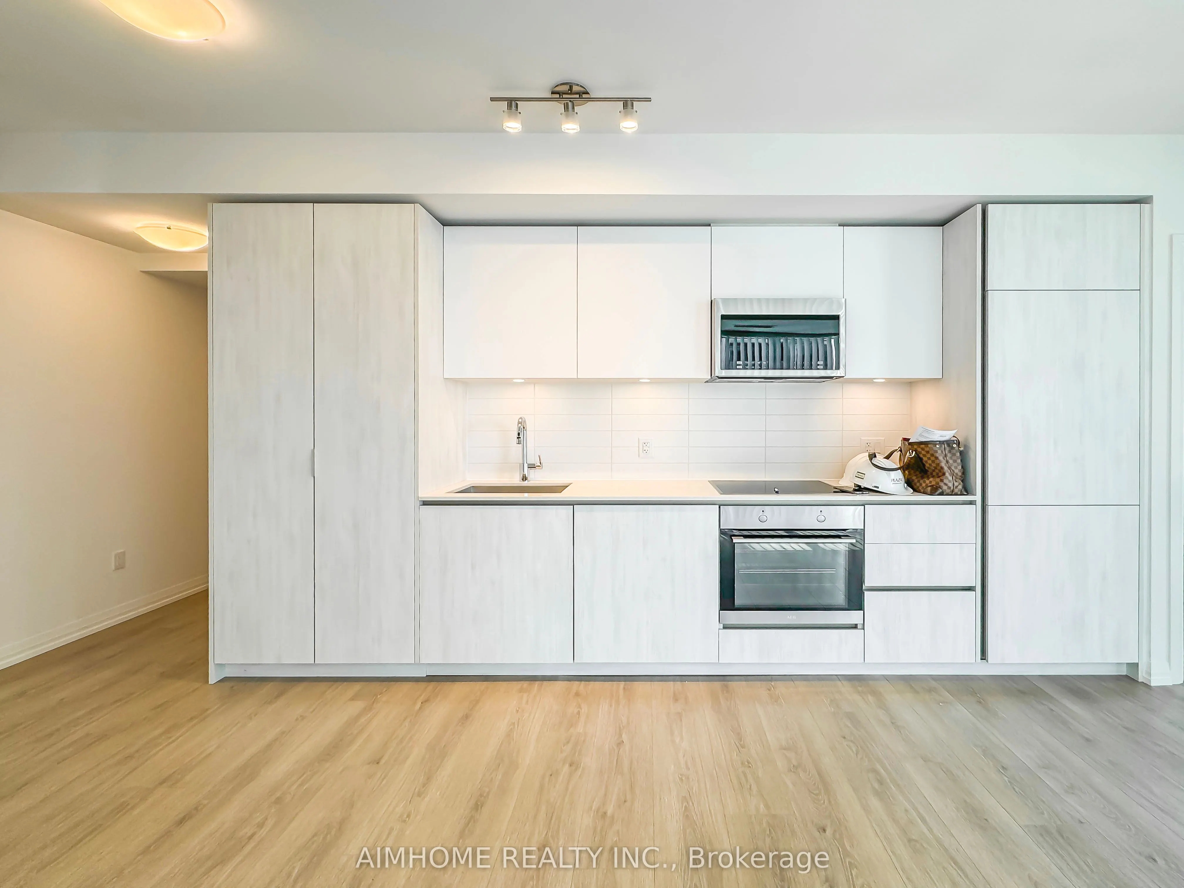 8 Widmer Street, #3503