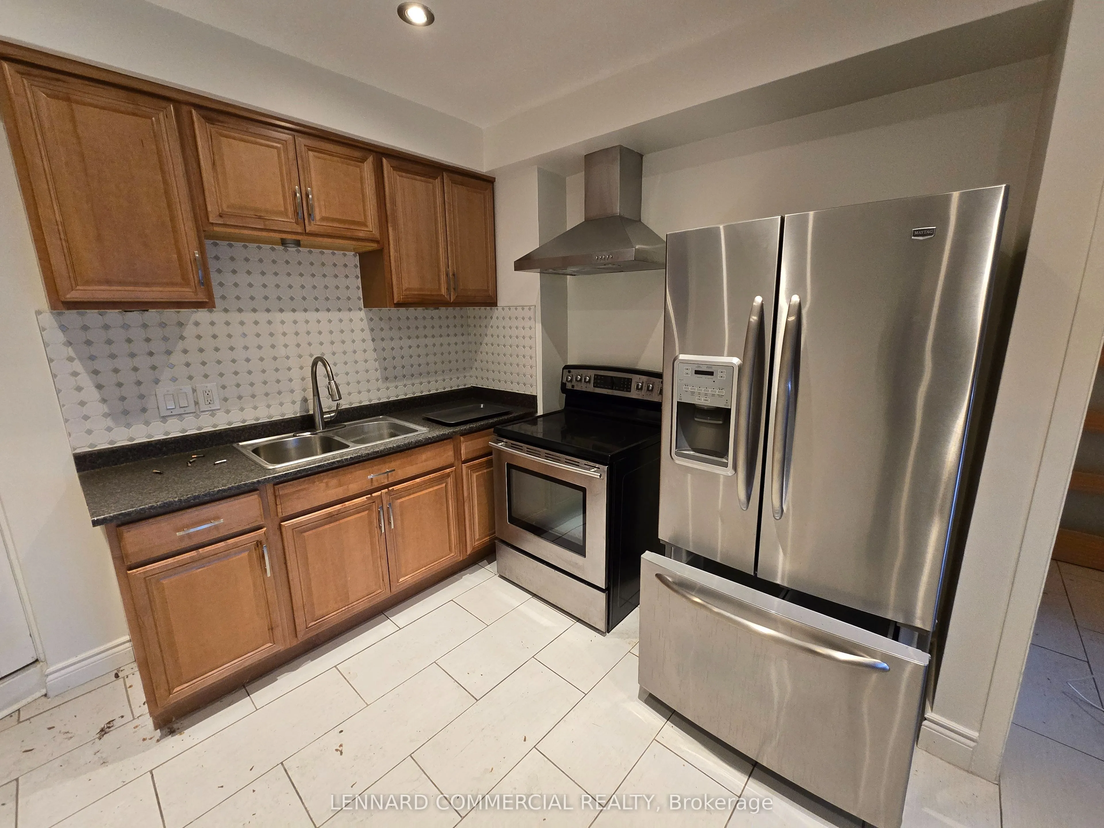 805 St Clair Avenue W