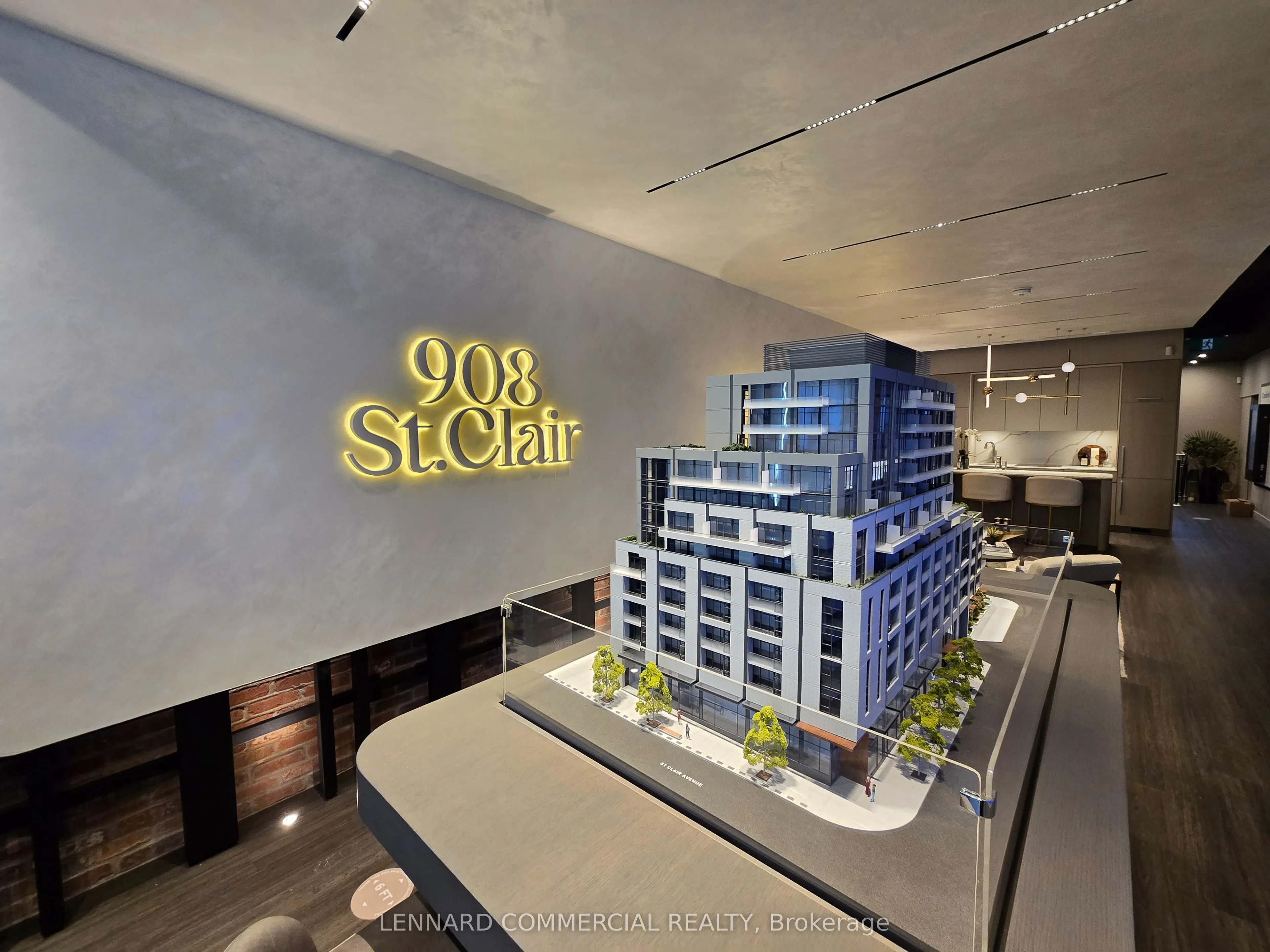 805 St Clair Avenue W