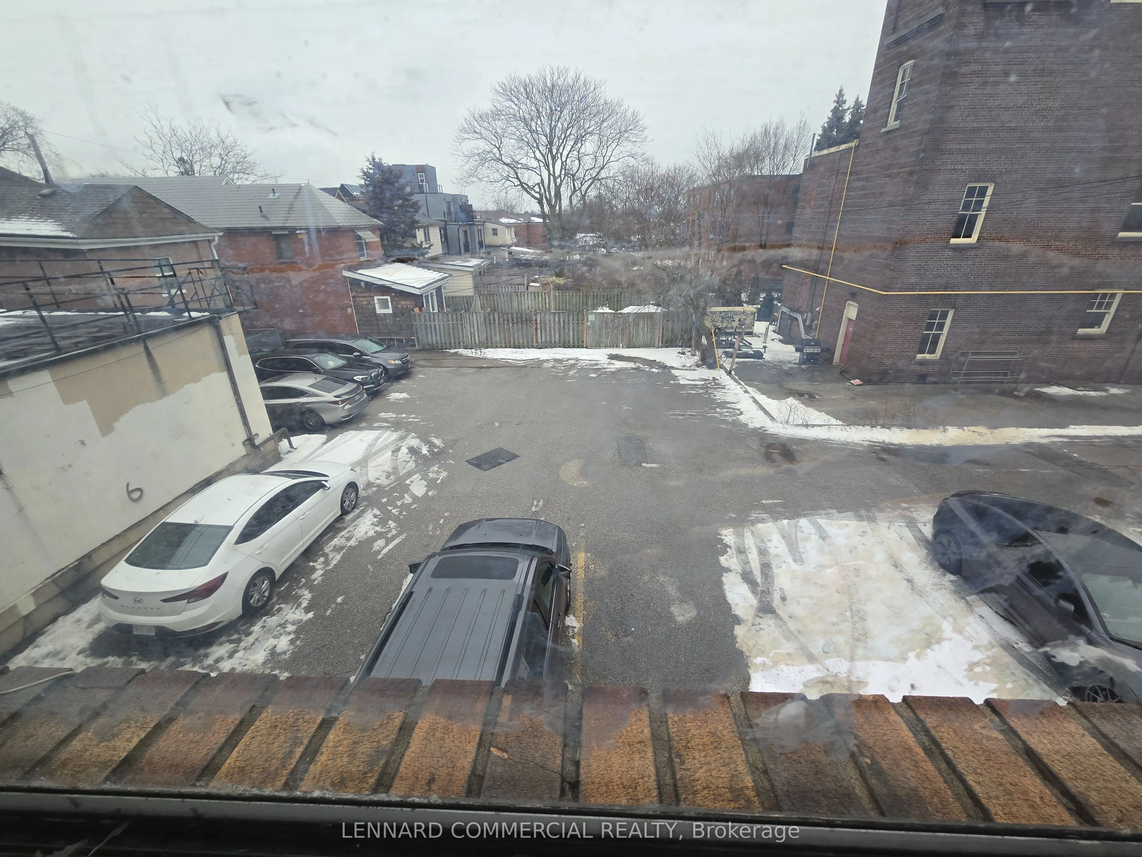 805 St Clair Avenue W