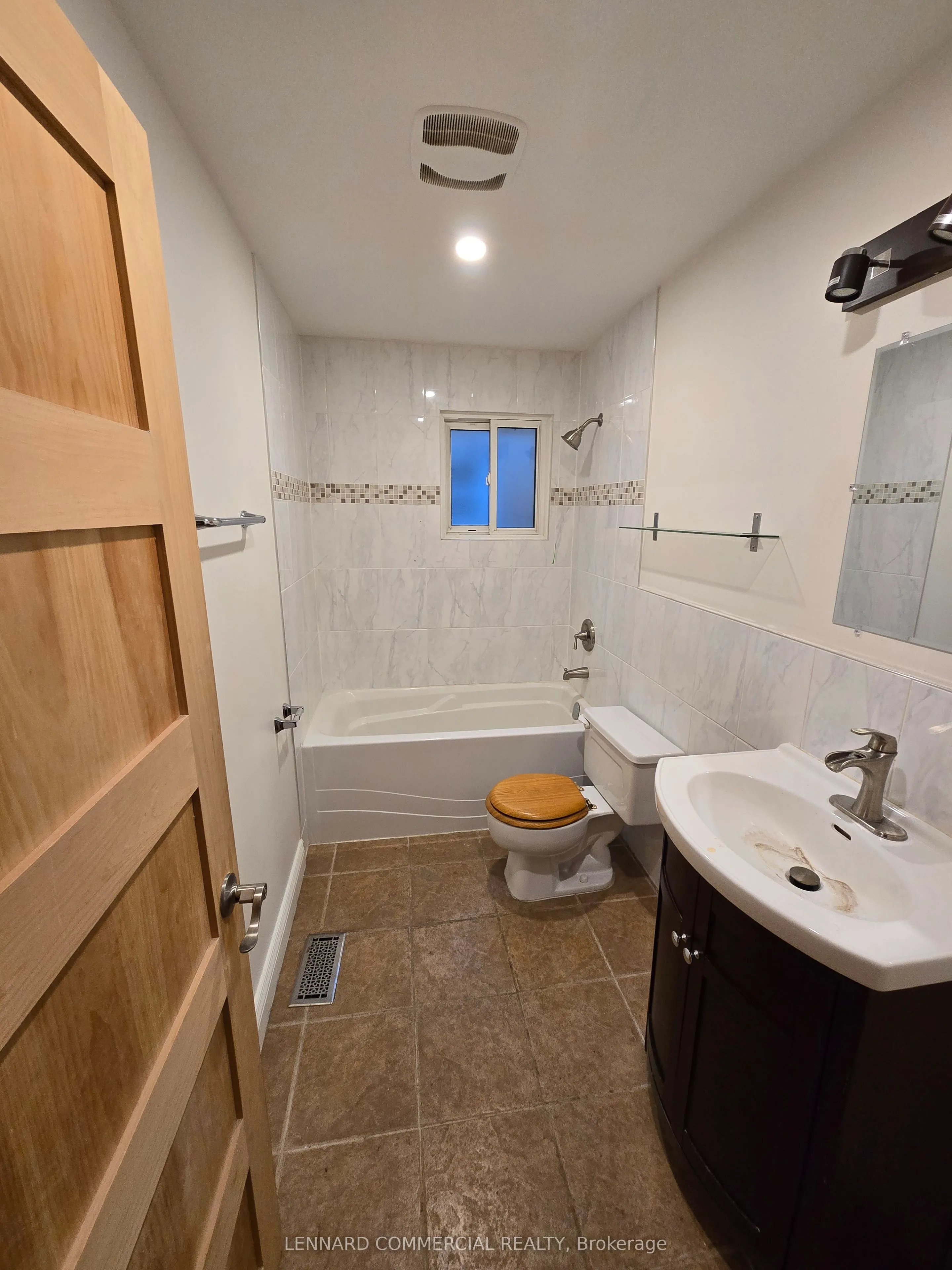805 St Clair Avenue W