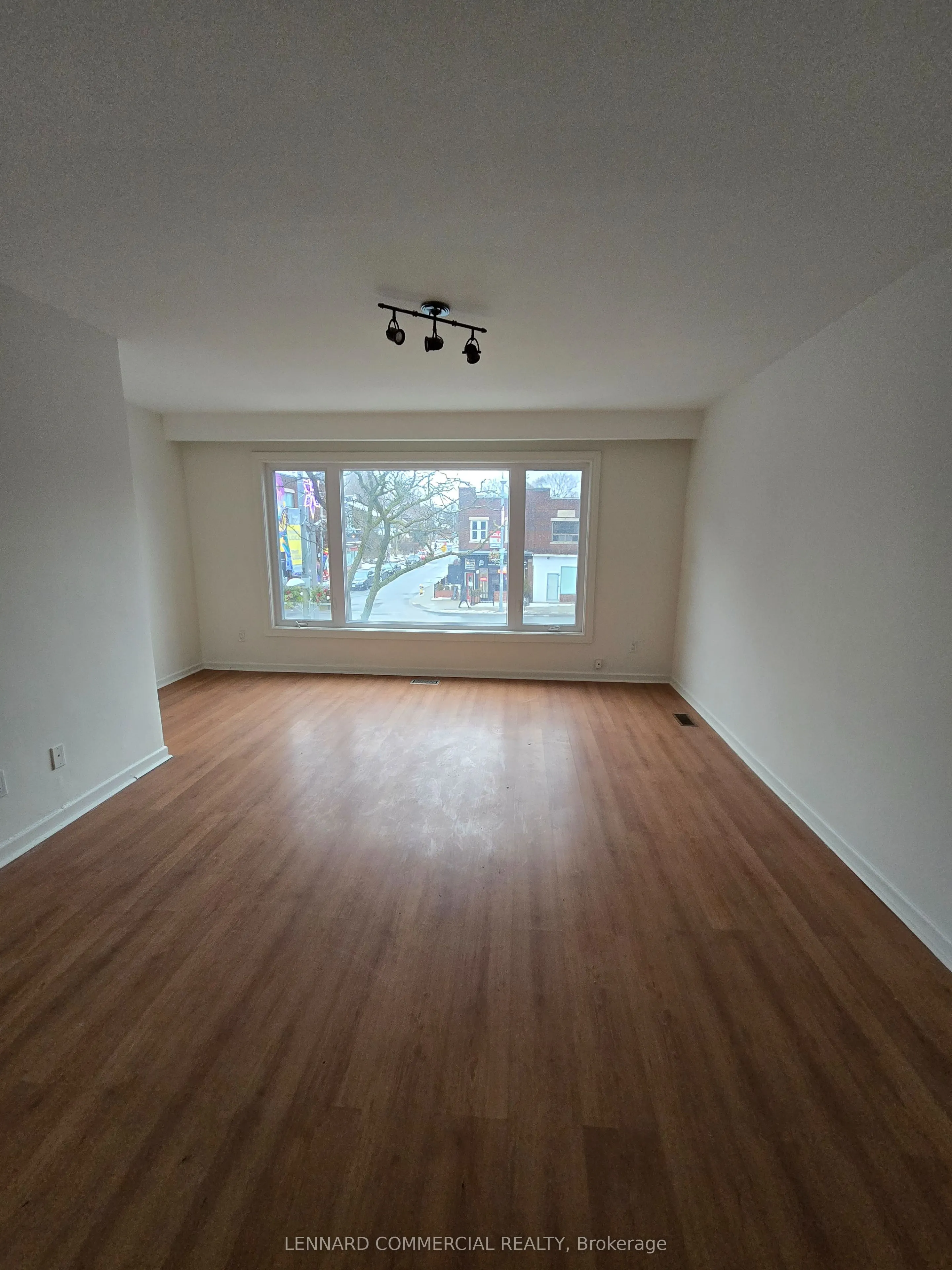 805 St Clair Avenue W