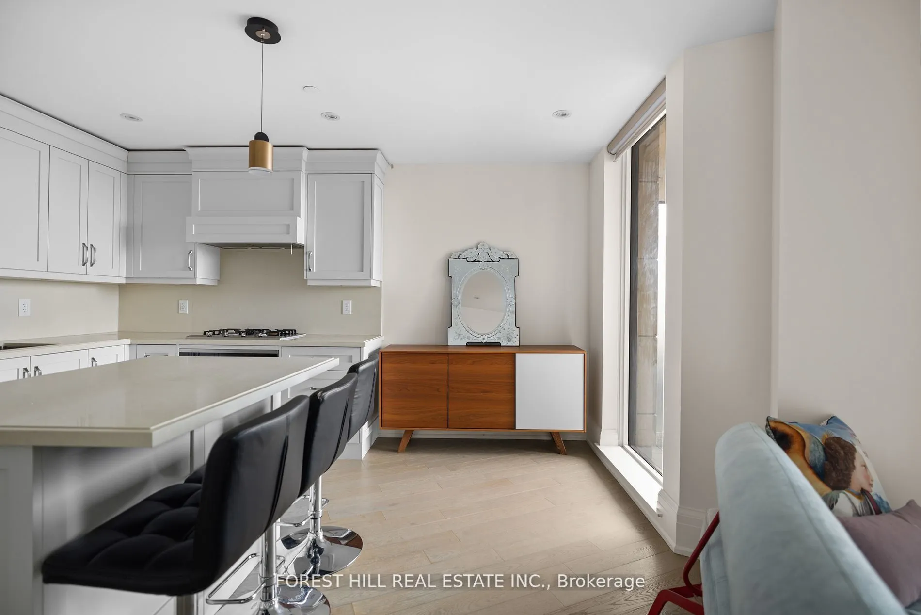 181 Davenport Road, #806