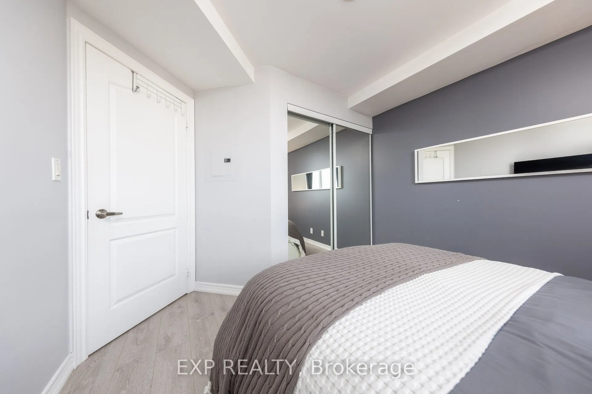 212 Eglinton Avenue E, #1510