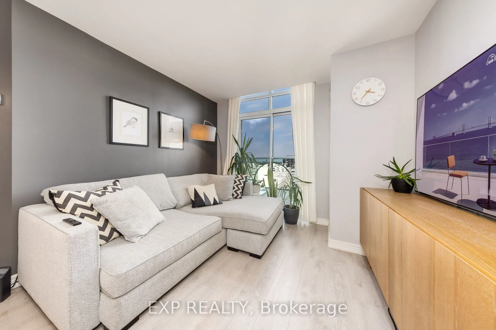 212 Eglinton Avenue E, #1510