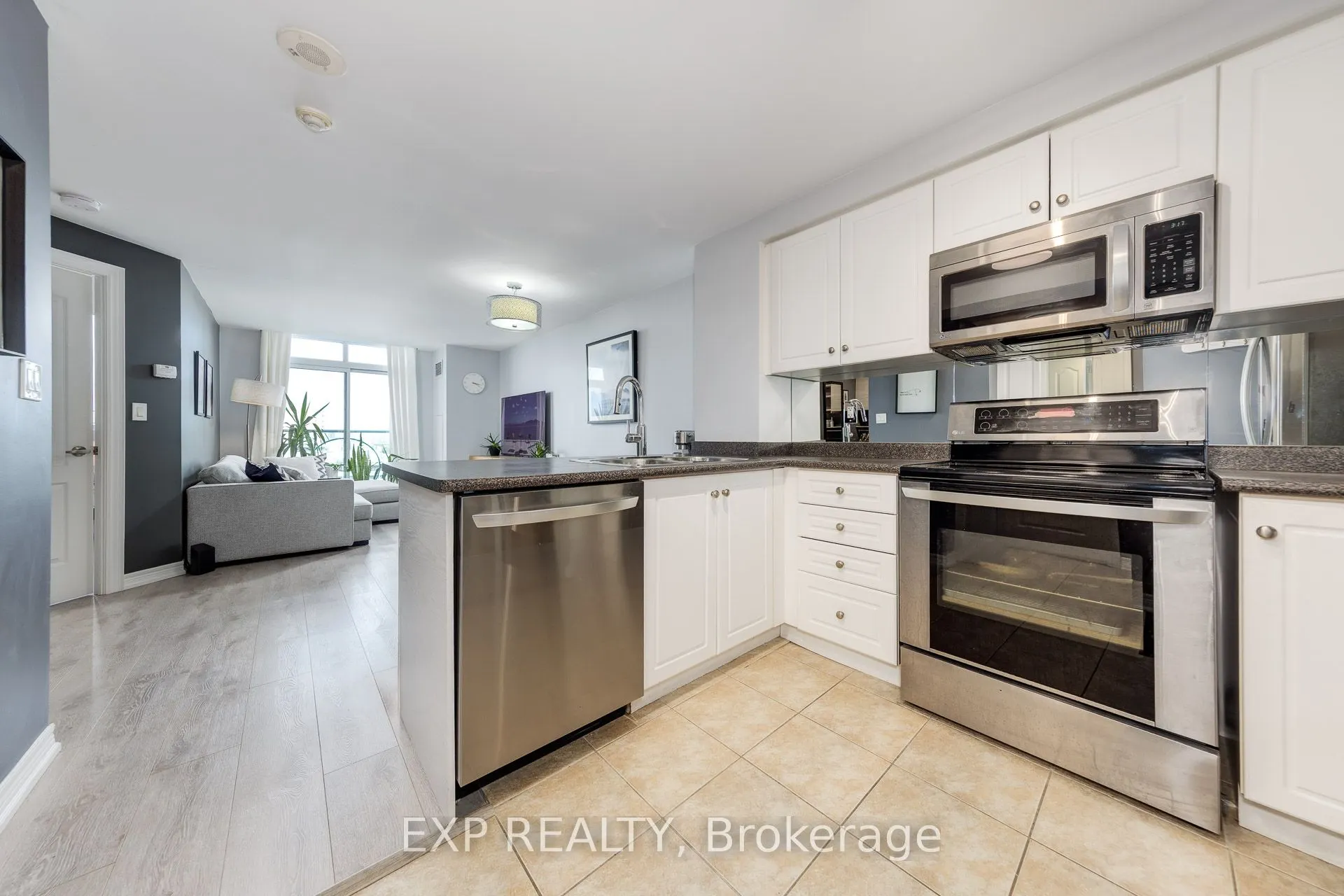 212 Eglinton Avenue E, #1510