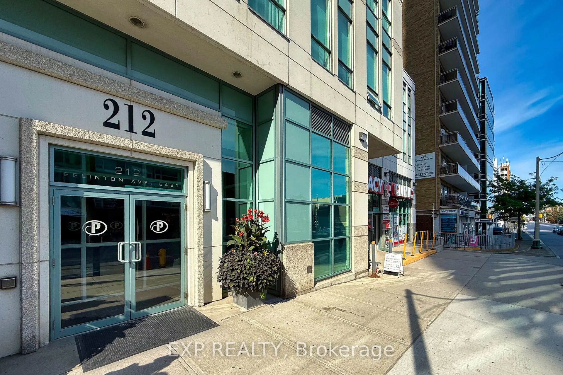 212 Eglinton Avenue E, #1510