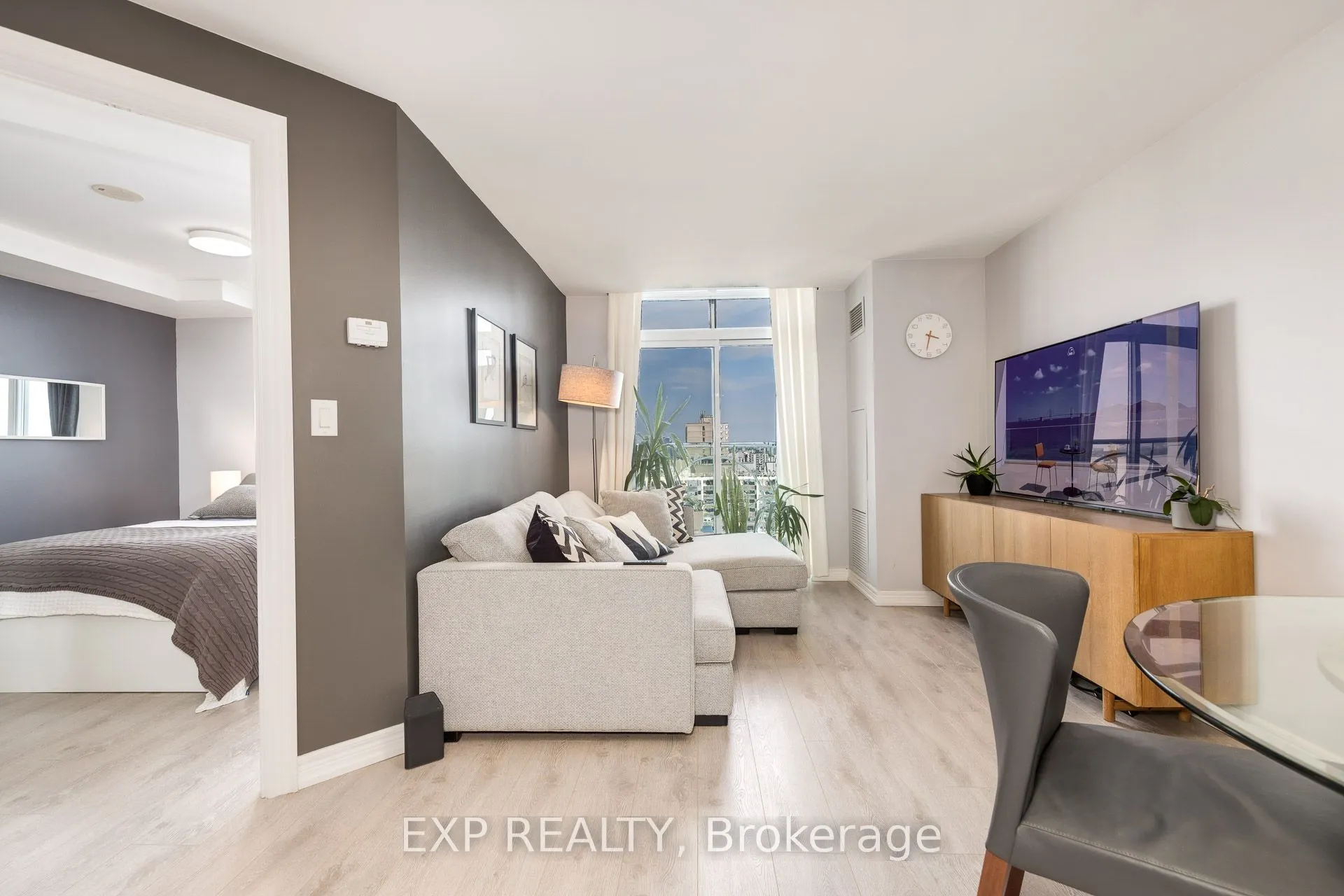 212 Eglinton Avenue E, #1510
