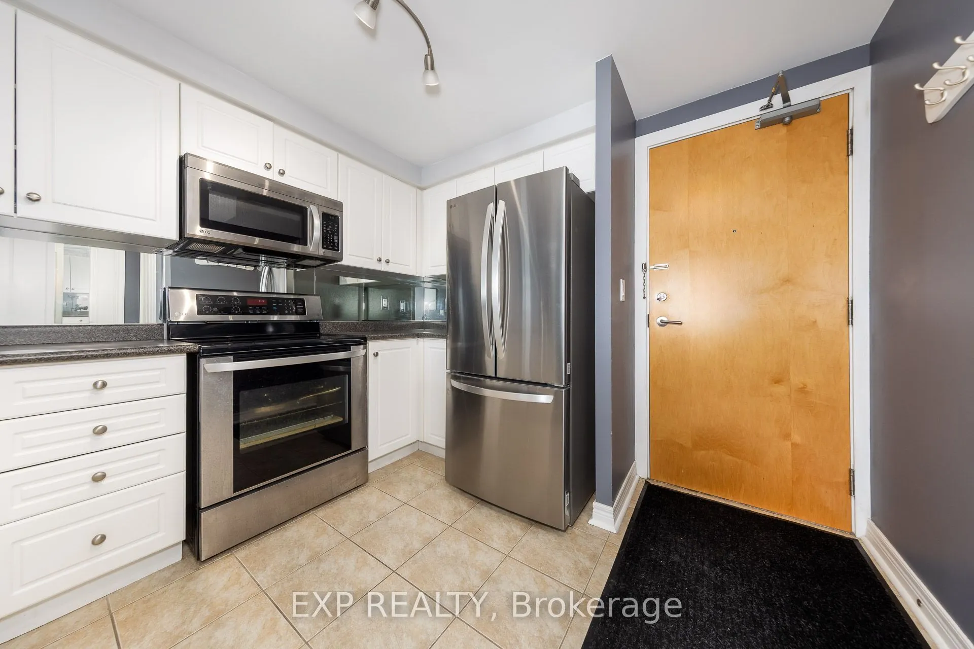 212 Eglinton Avenue E, #1510