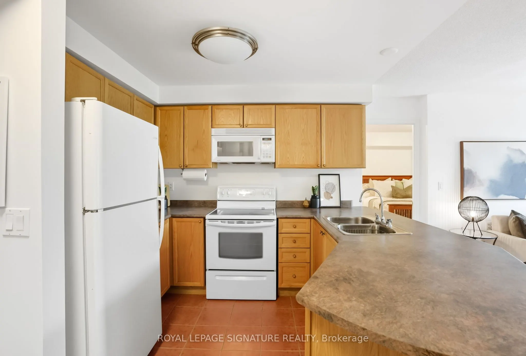 935 Sheppard Avenue W, #402