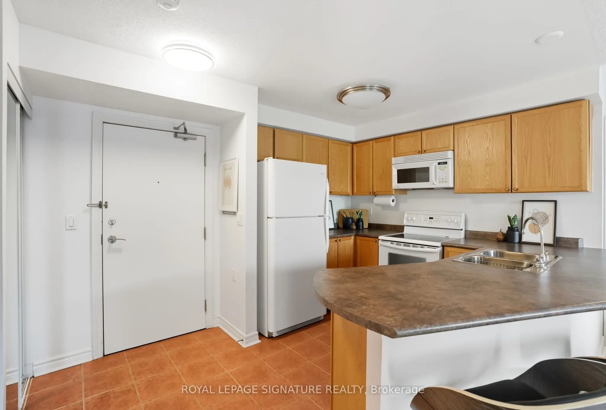 935 Sheppard Avenue W, #402
