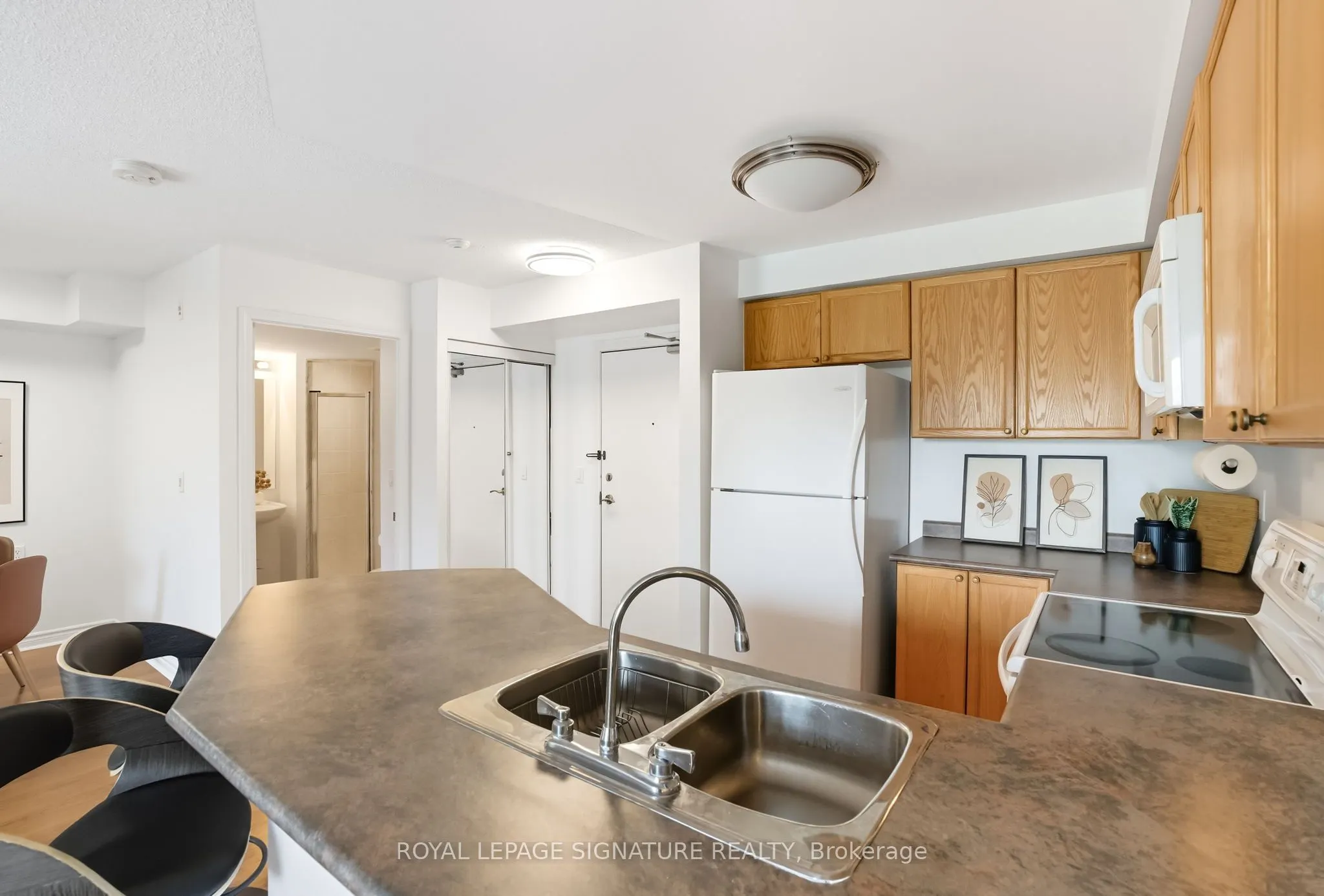 935 Sheppard Avenue W, #402