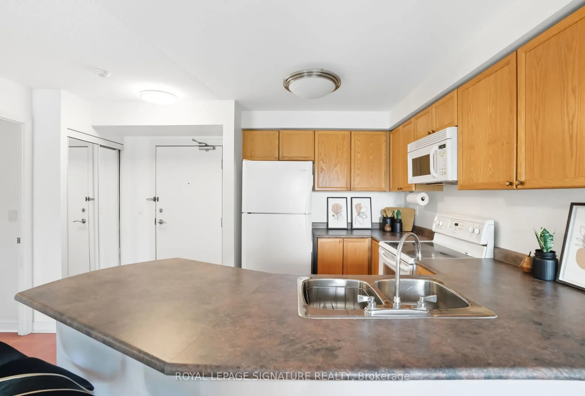 935 Sheppard Avenue W, #402
