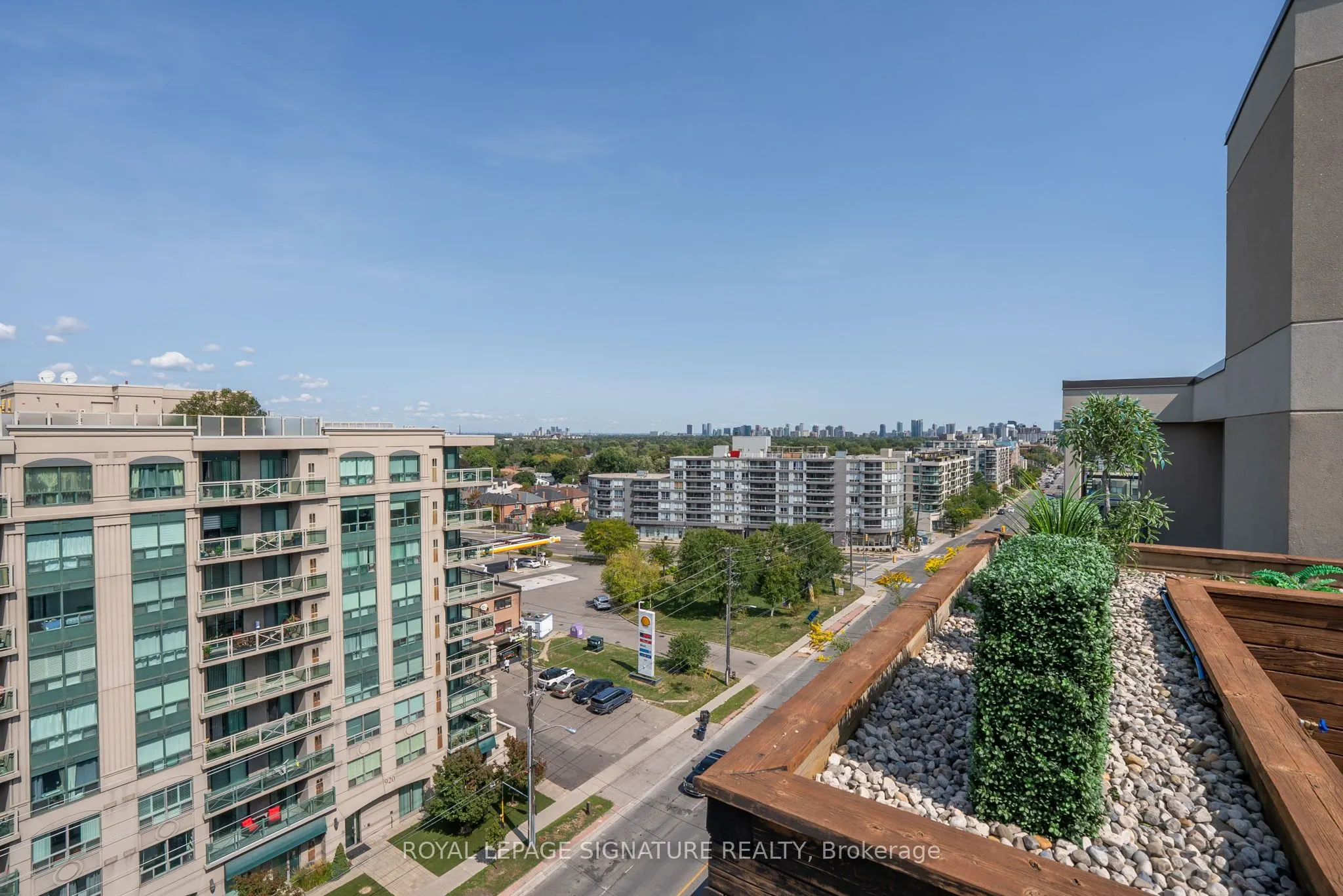 935 Sheppard Avenue W, #402