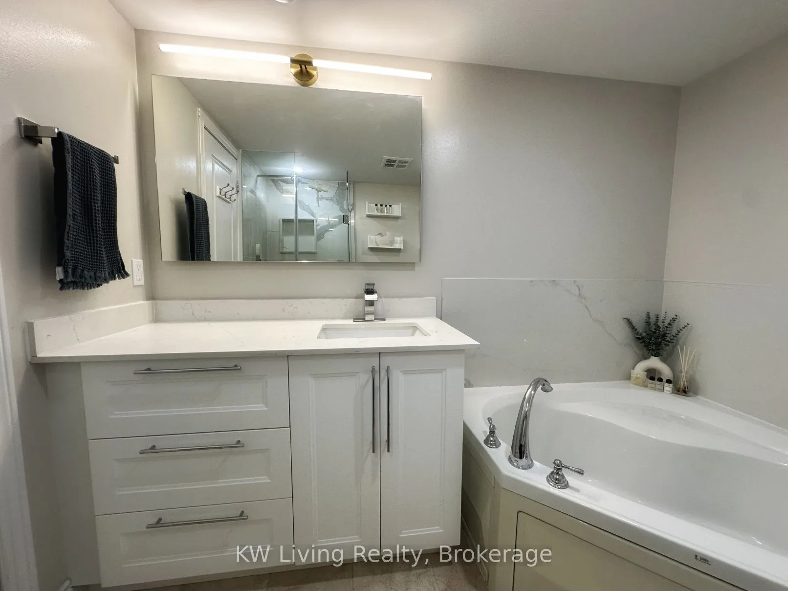 70 Byng Avenue, #15