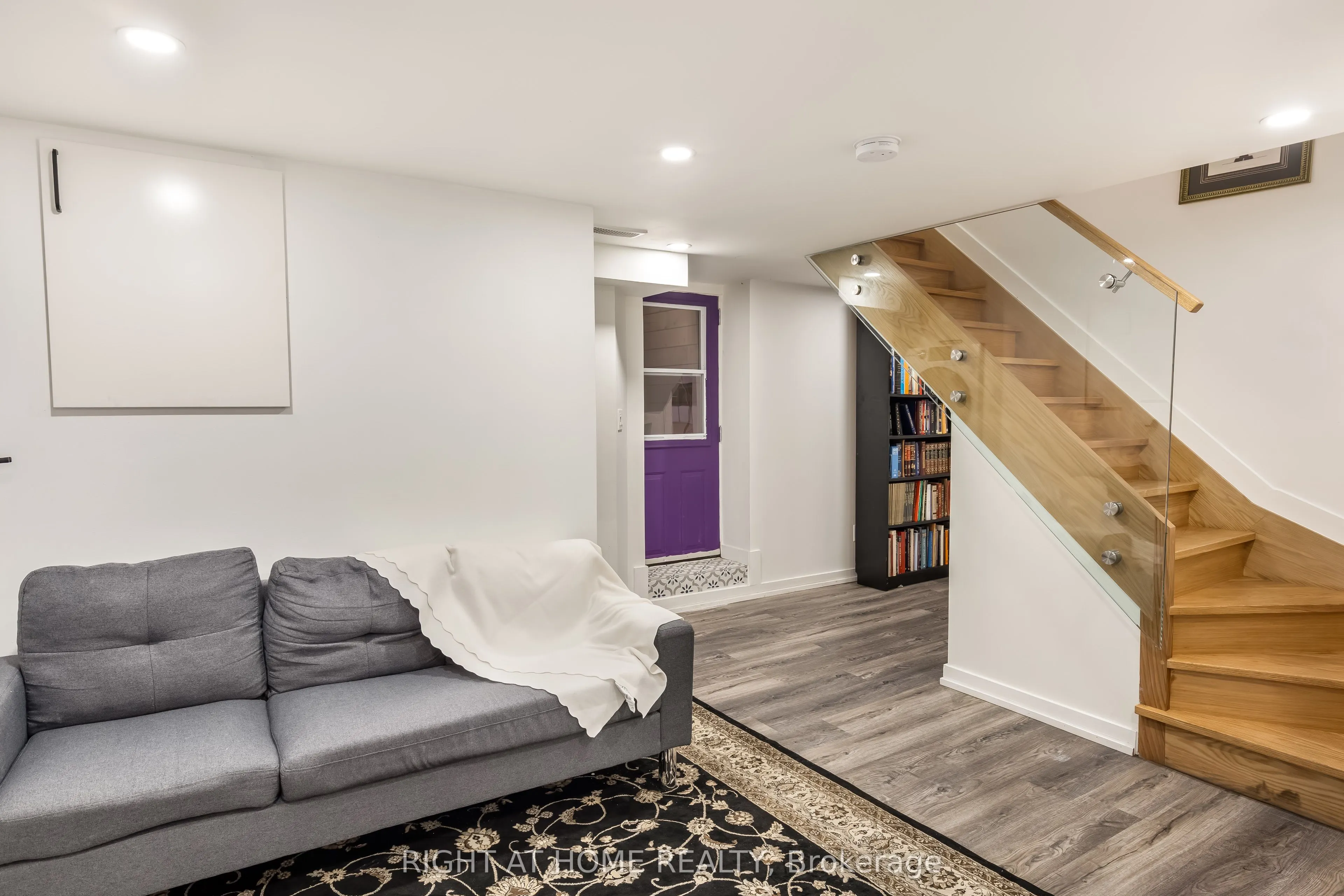 377 Lansdowne Avenue
