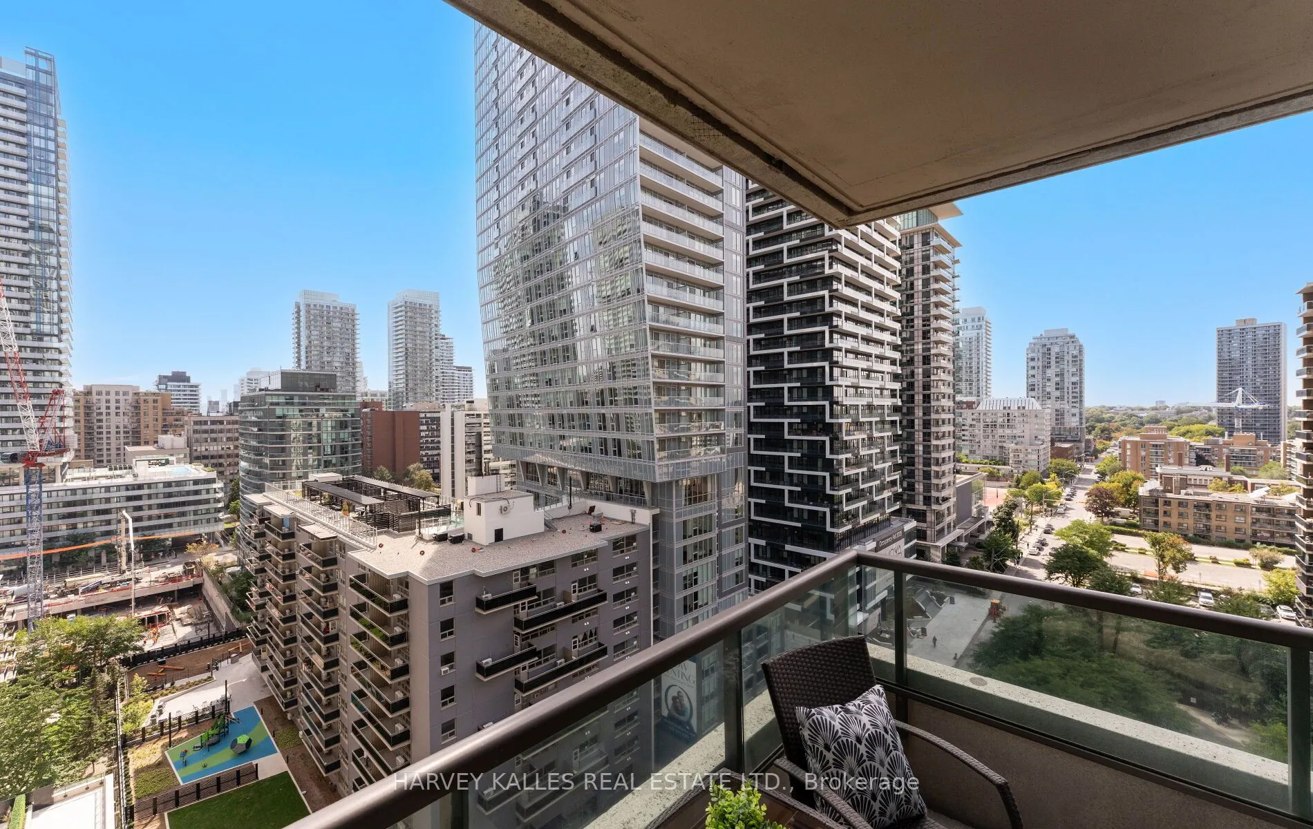 88 Broadway Avenue, #1406
