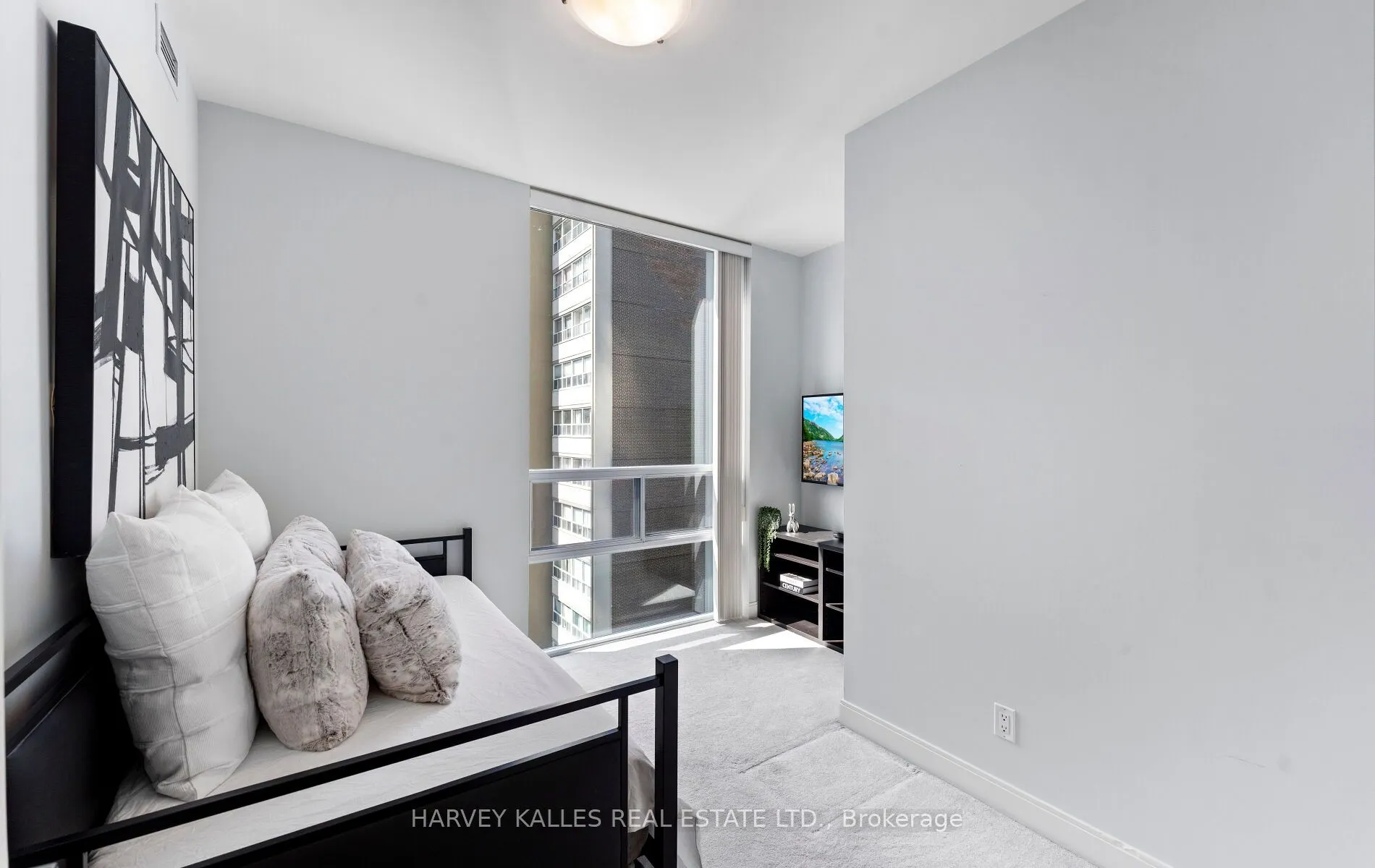 88 Broadway Avenue, #1406