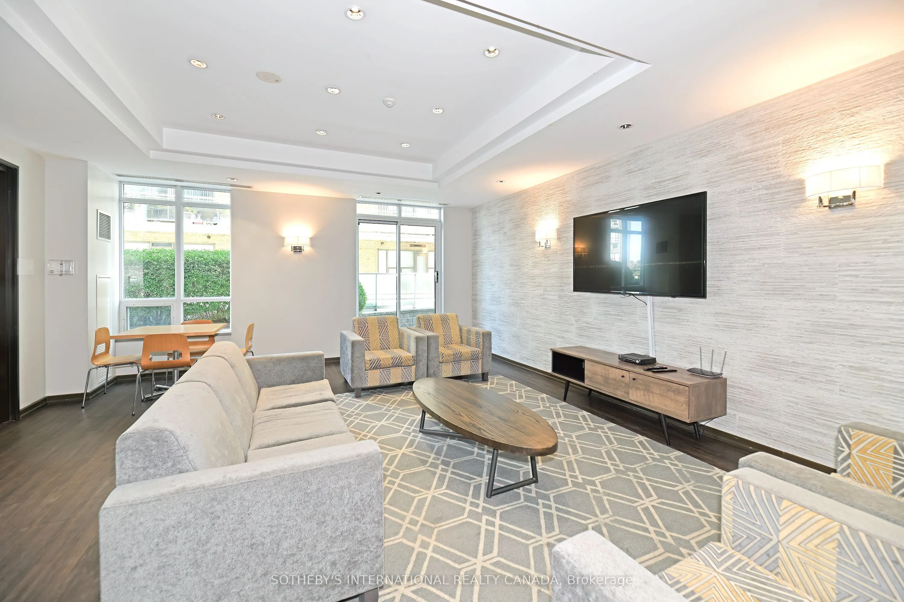 212 Eglinton Avenue E, #307