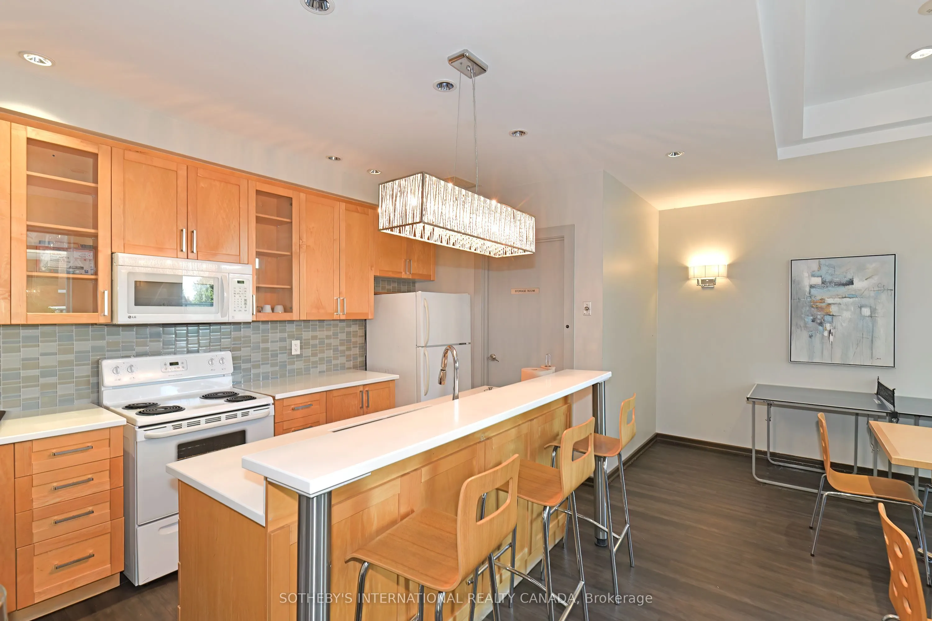212 Eglinton Avenue E, #307