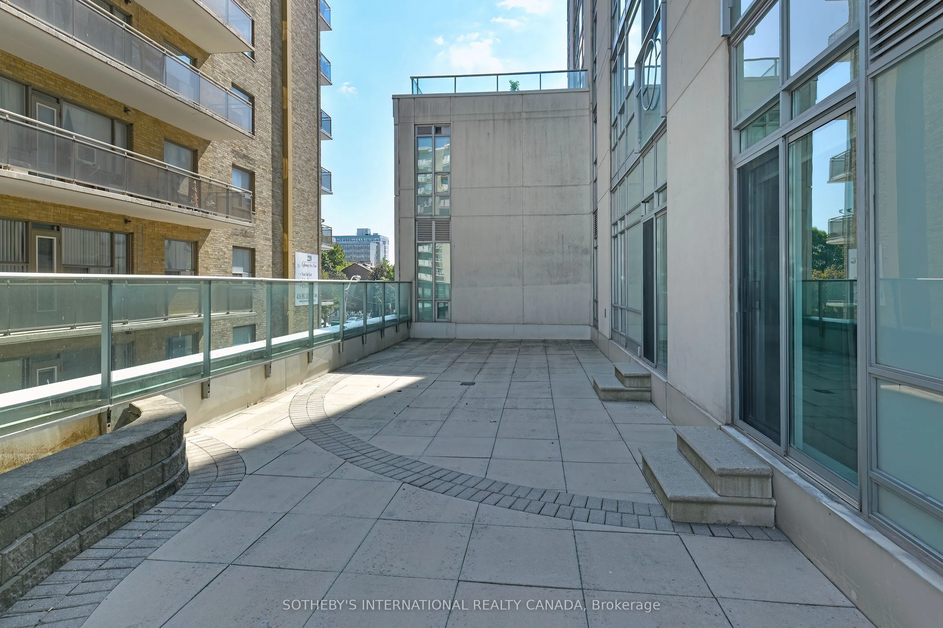 212 Eglinton Avenue E, #307