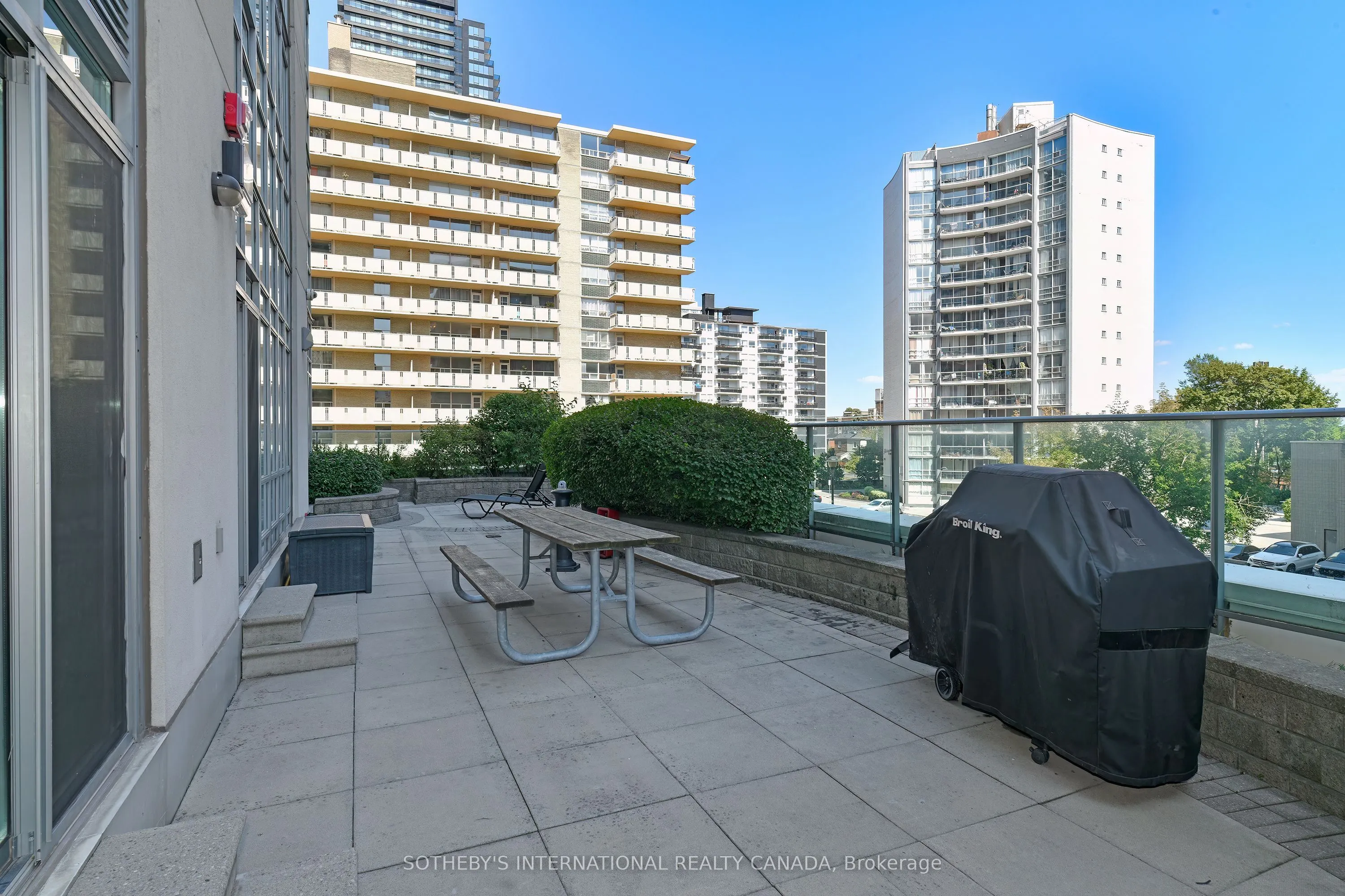 212 Eglinton Avenue E, #307