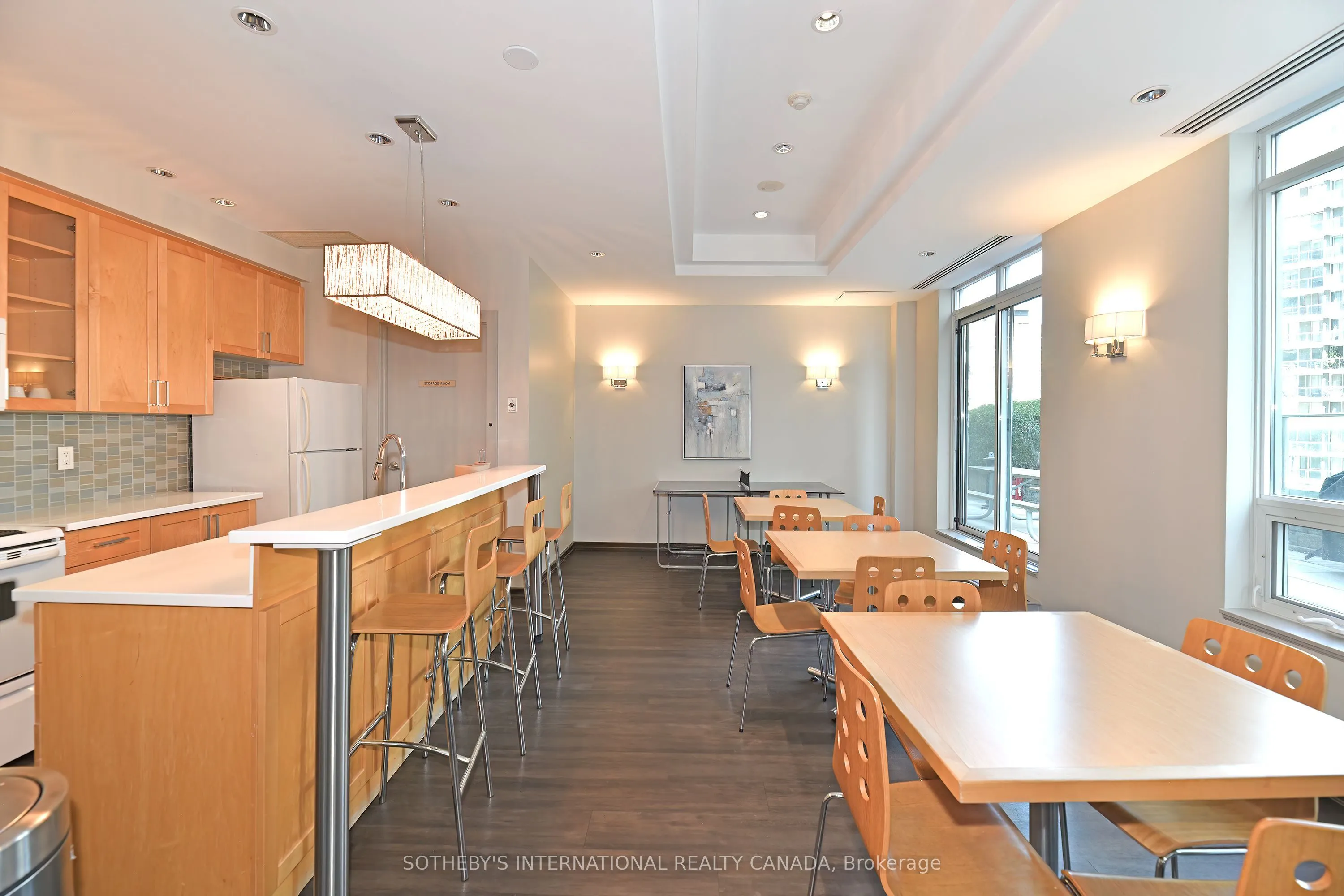 212 Eglinton Avenue E, #307