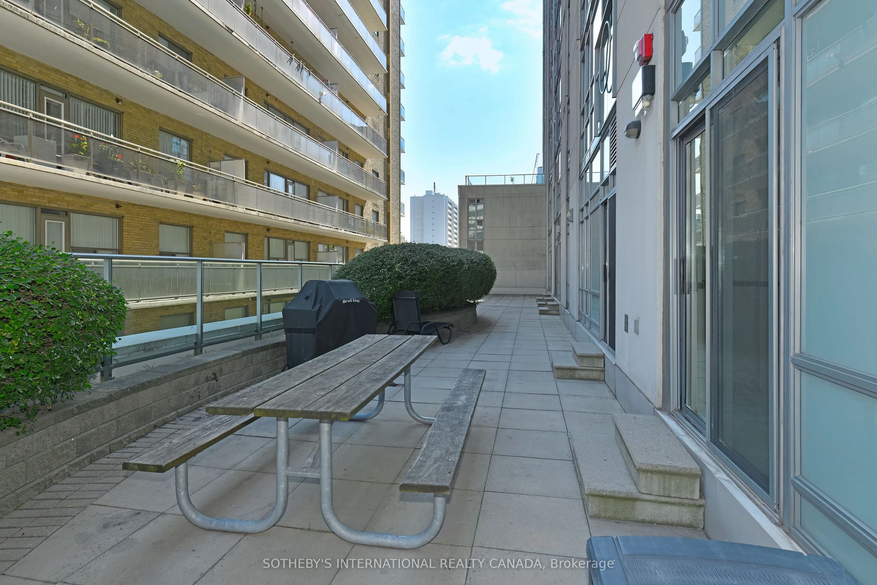 212 Eglinton Avenue E, #307