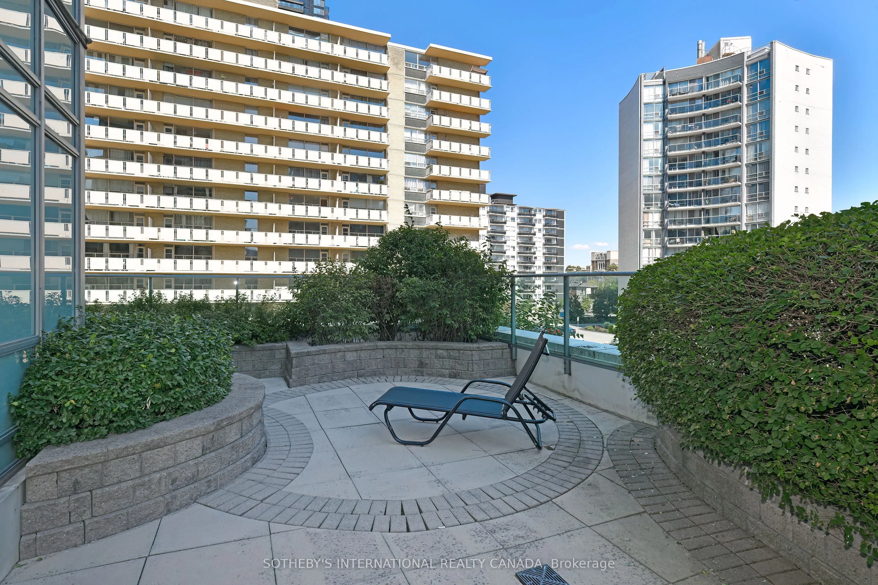 212 Eglinton Avenue E, #307