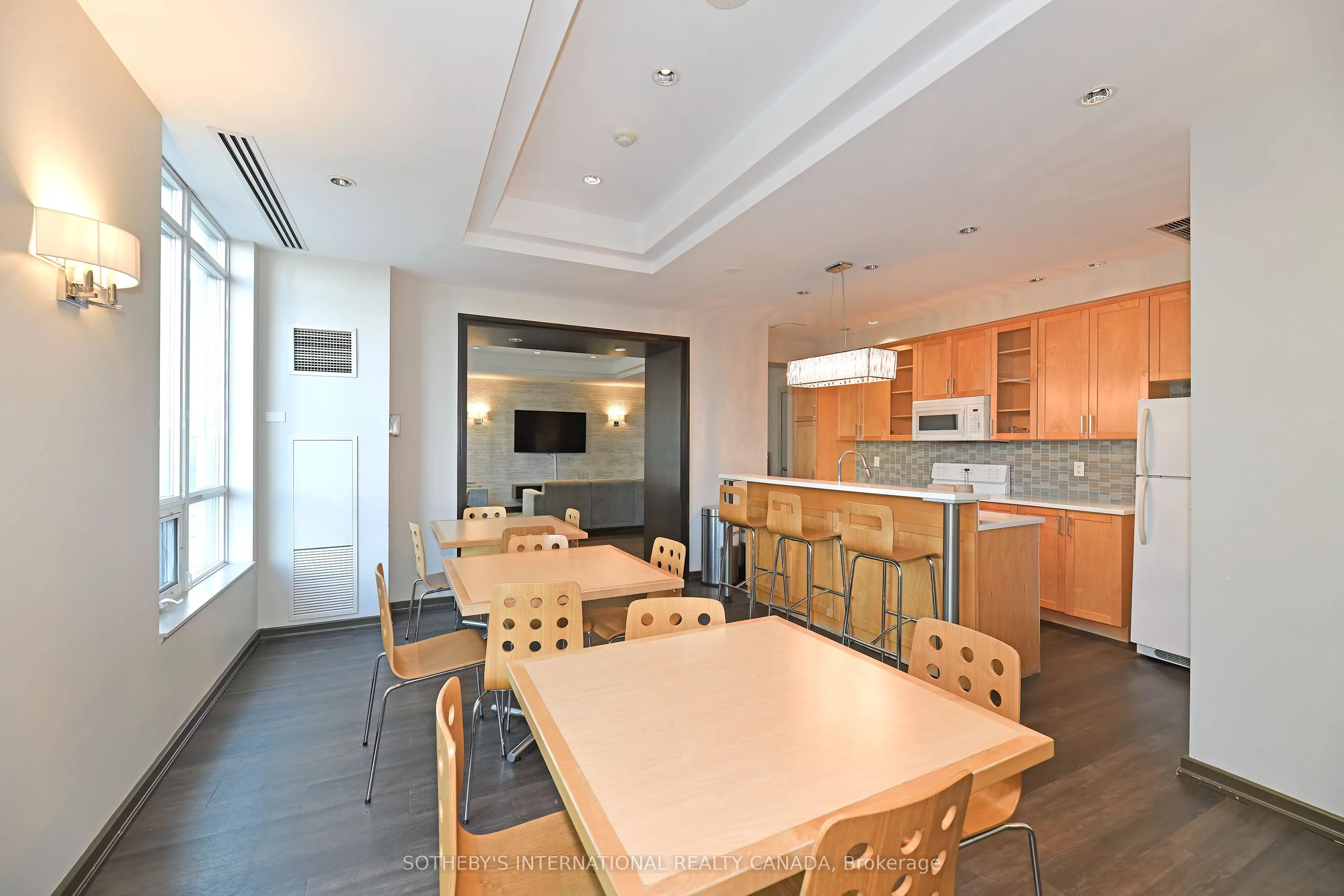 212 Eglinton Avenue E, #307