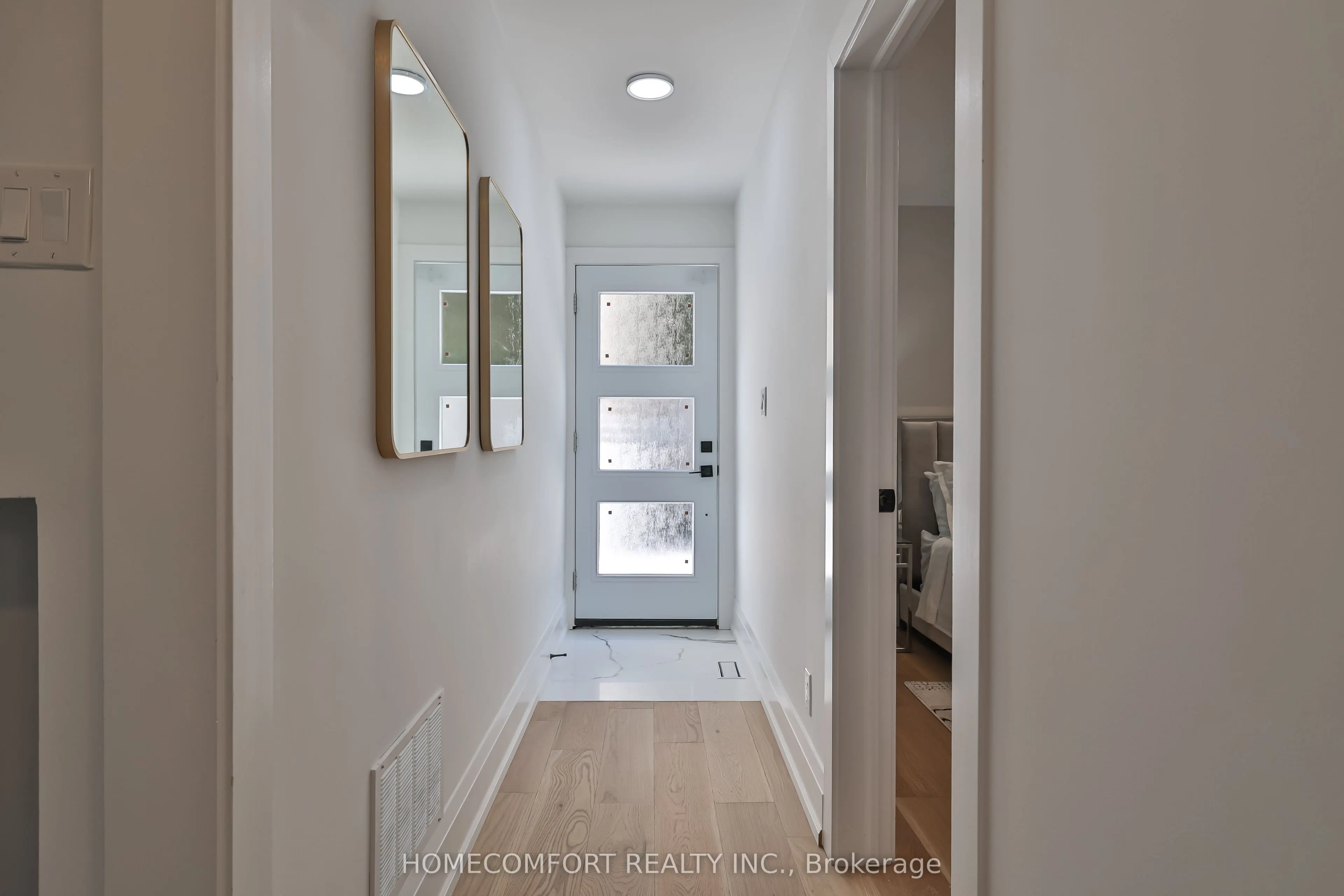 33 Clansman Boulevard