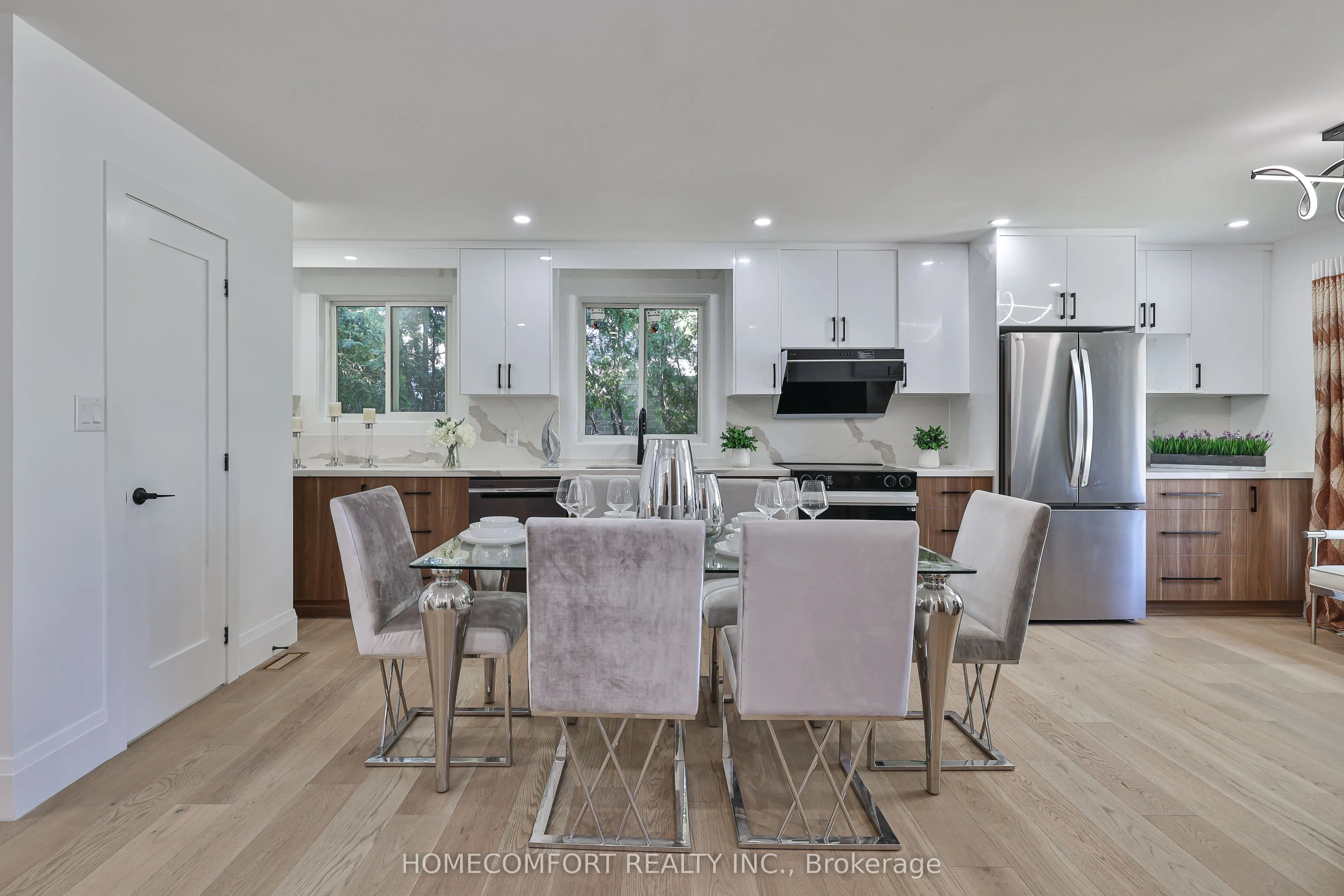 33 Clansman Boulevard