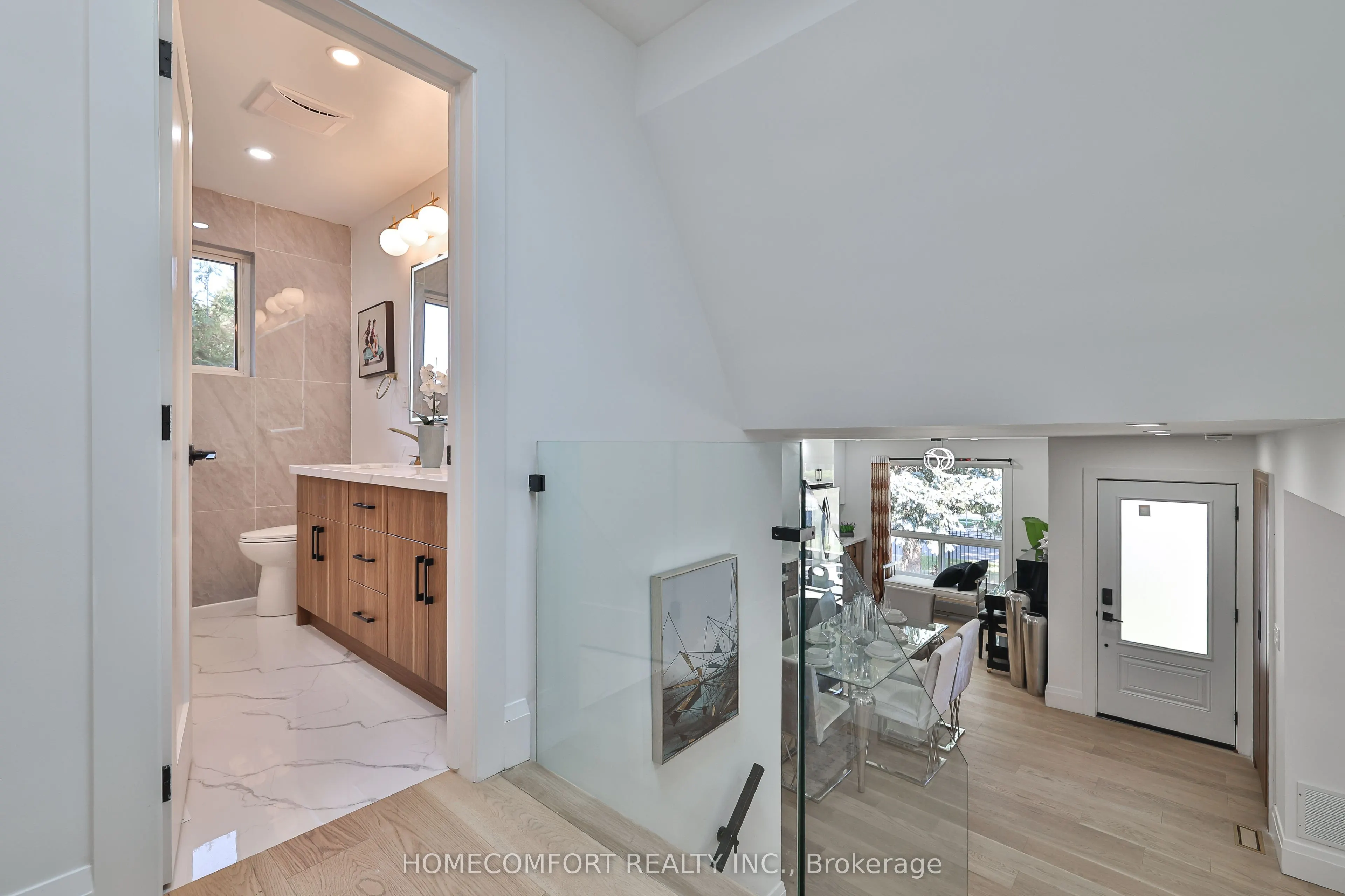33 Clansman Boulevard