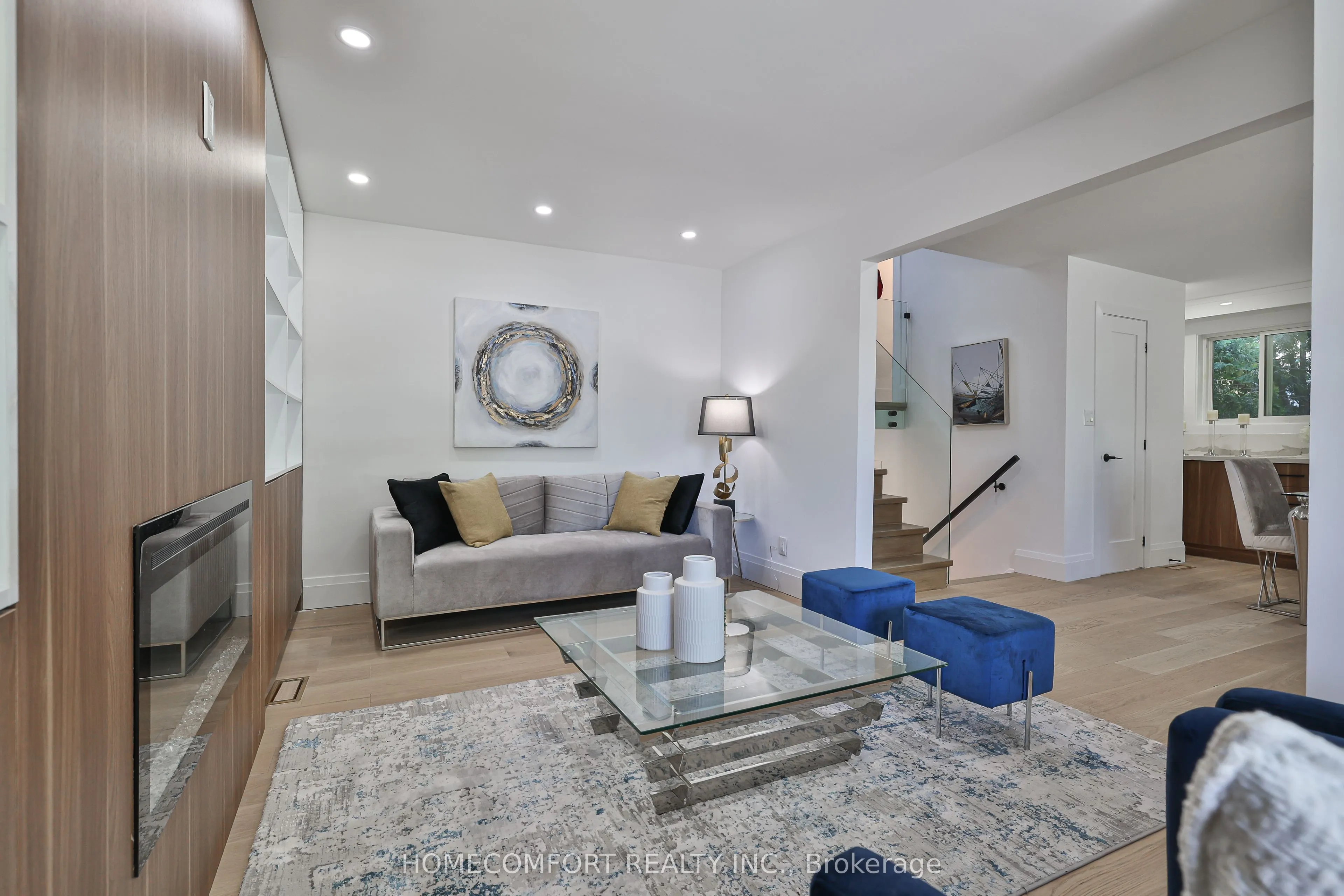 33 Clansman Boulevard