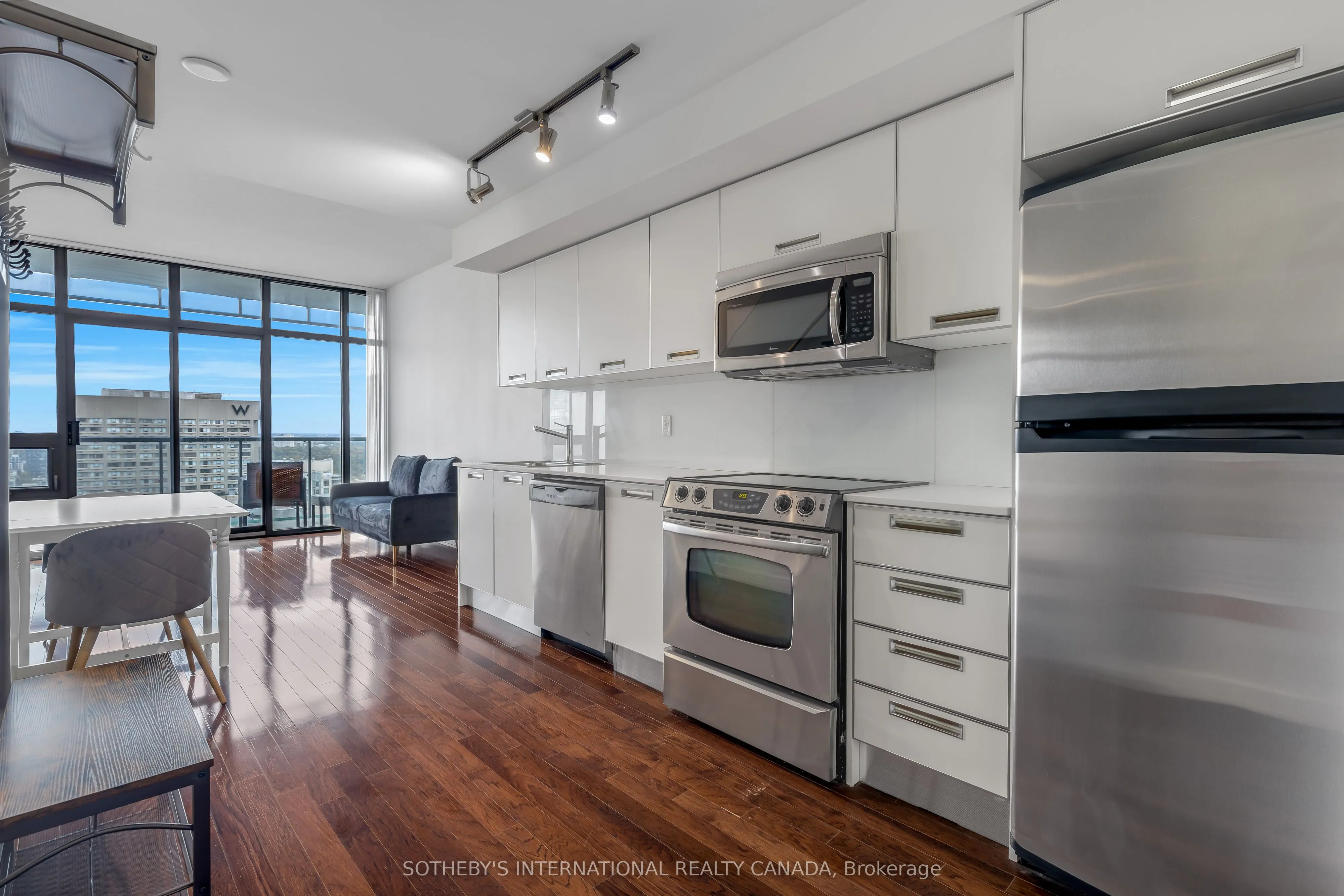 33 Charles Street E, #3807
