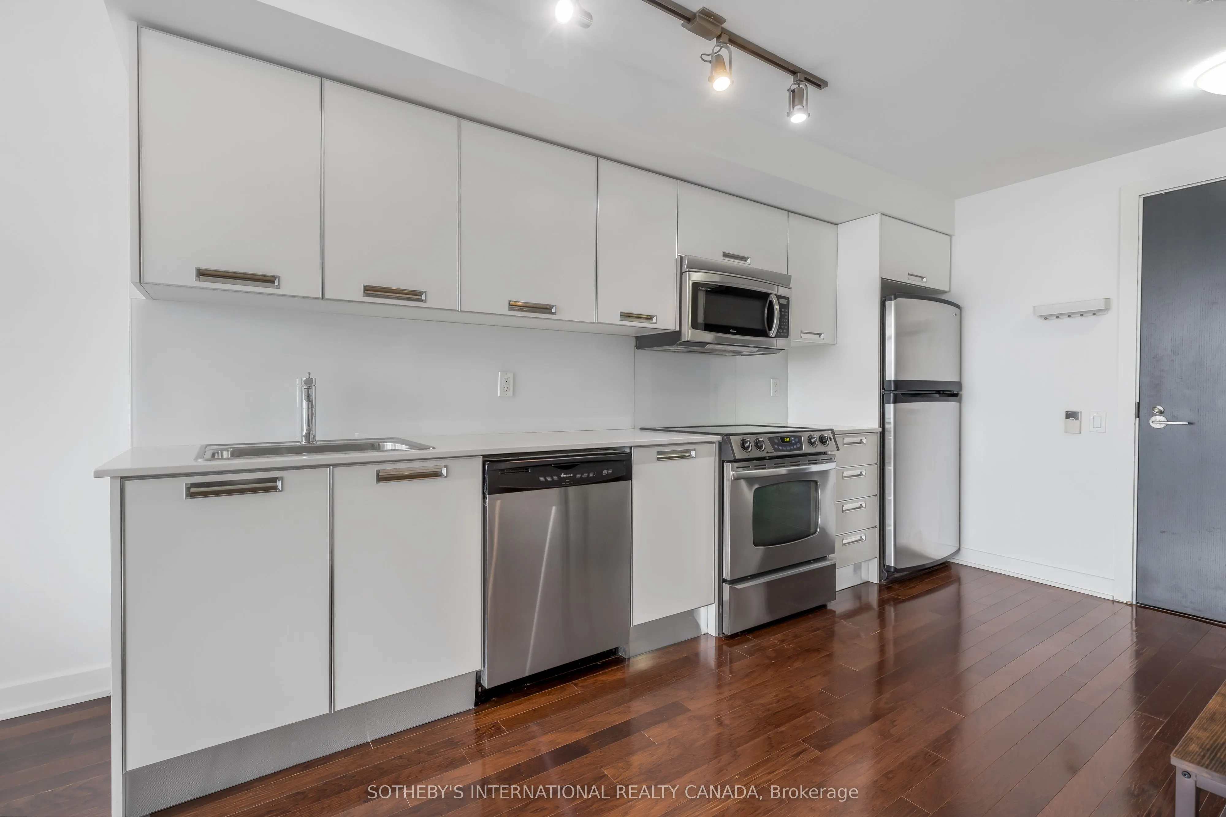 33 Charles Street E, #3807