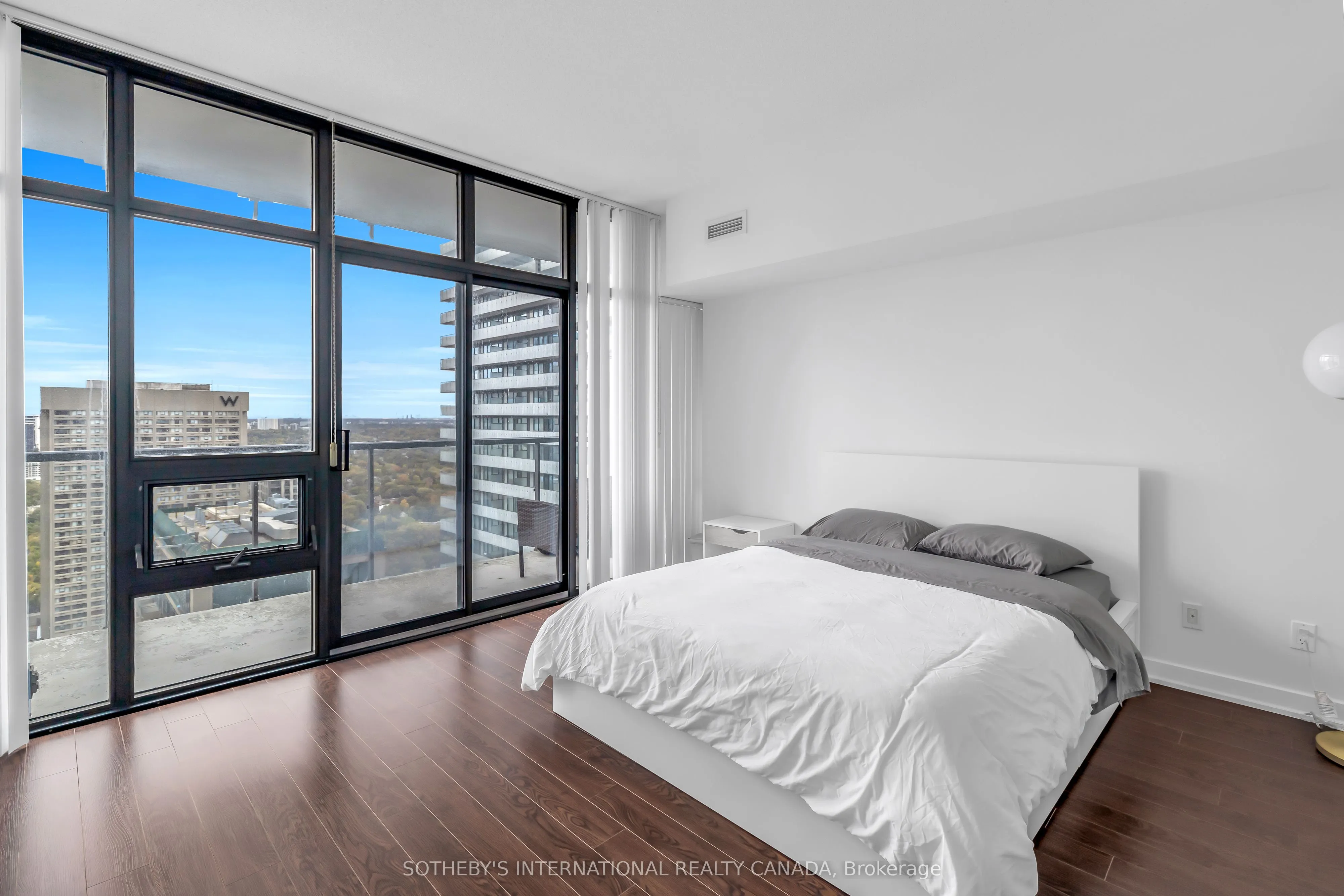 33 Charles Street E, #3807