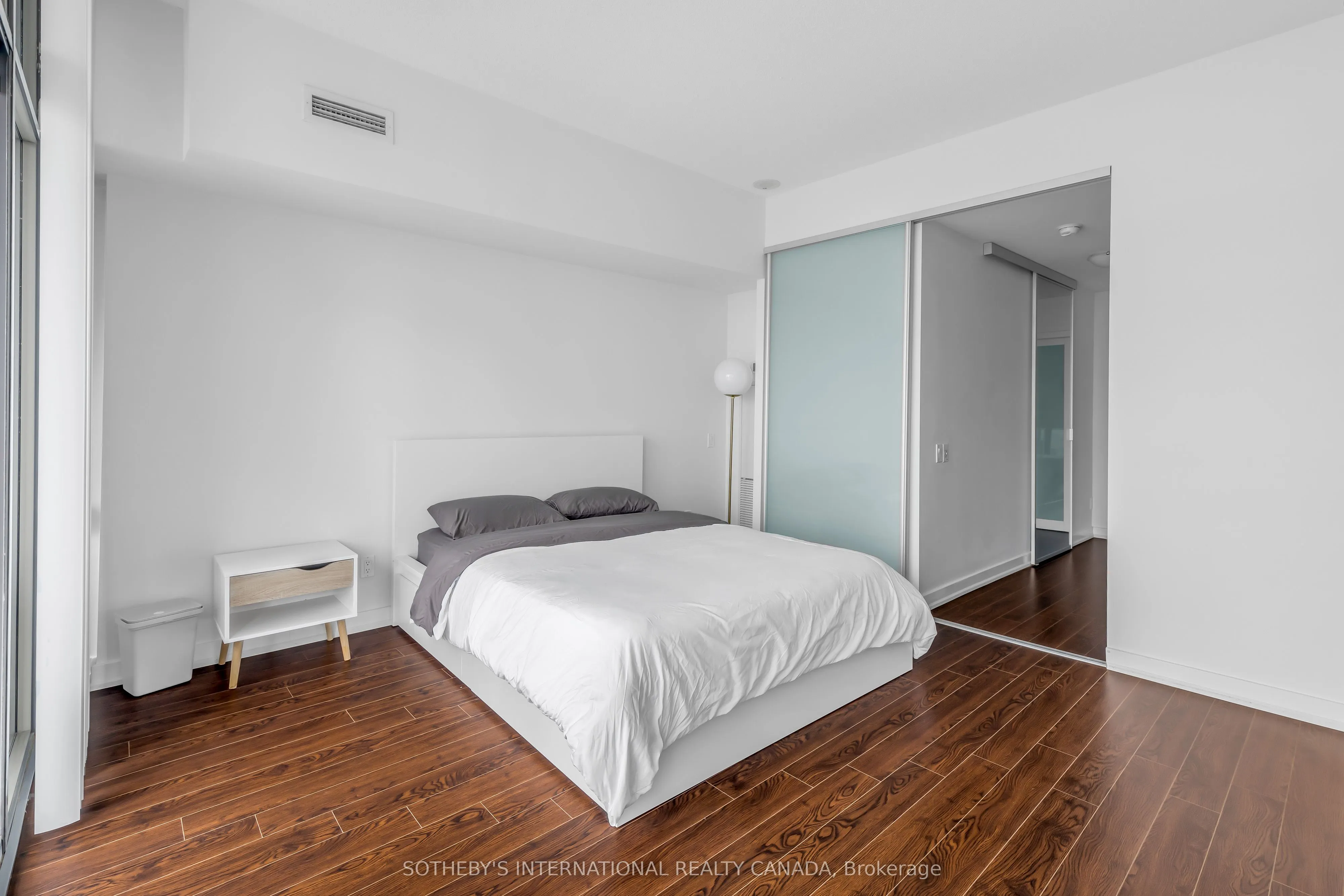 33 Charles Street E, #3807