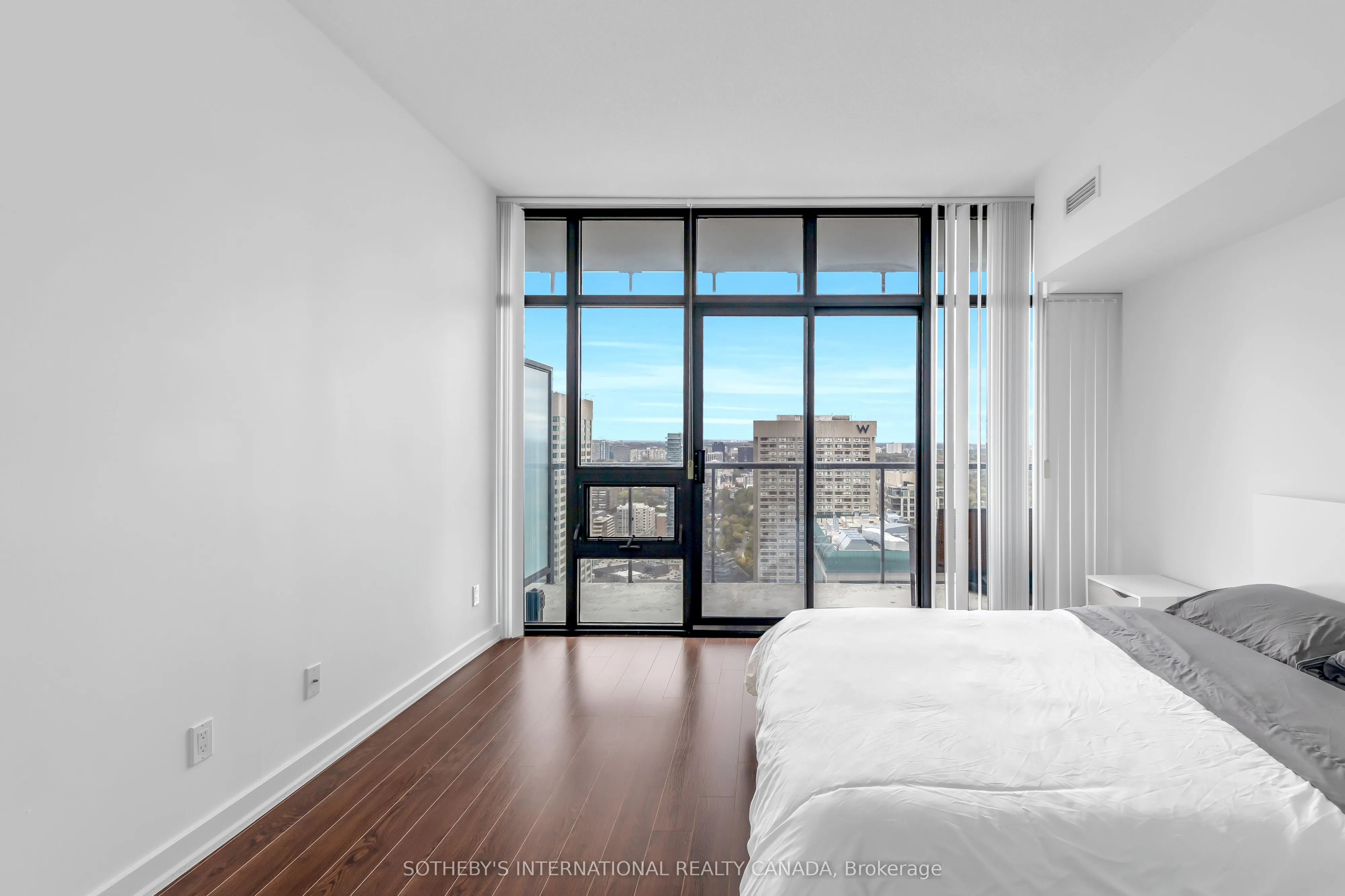 33 Charles Street E, #3807