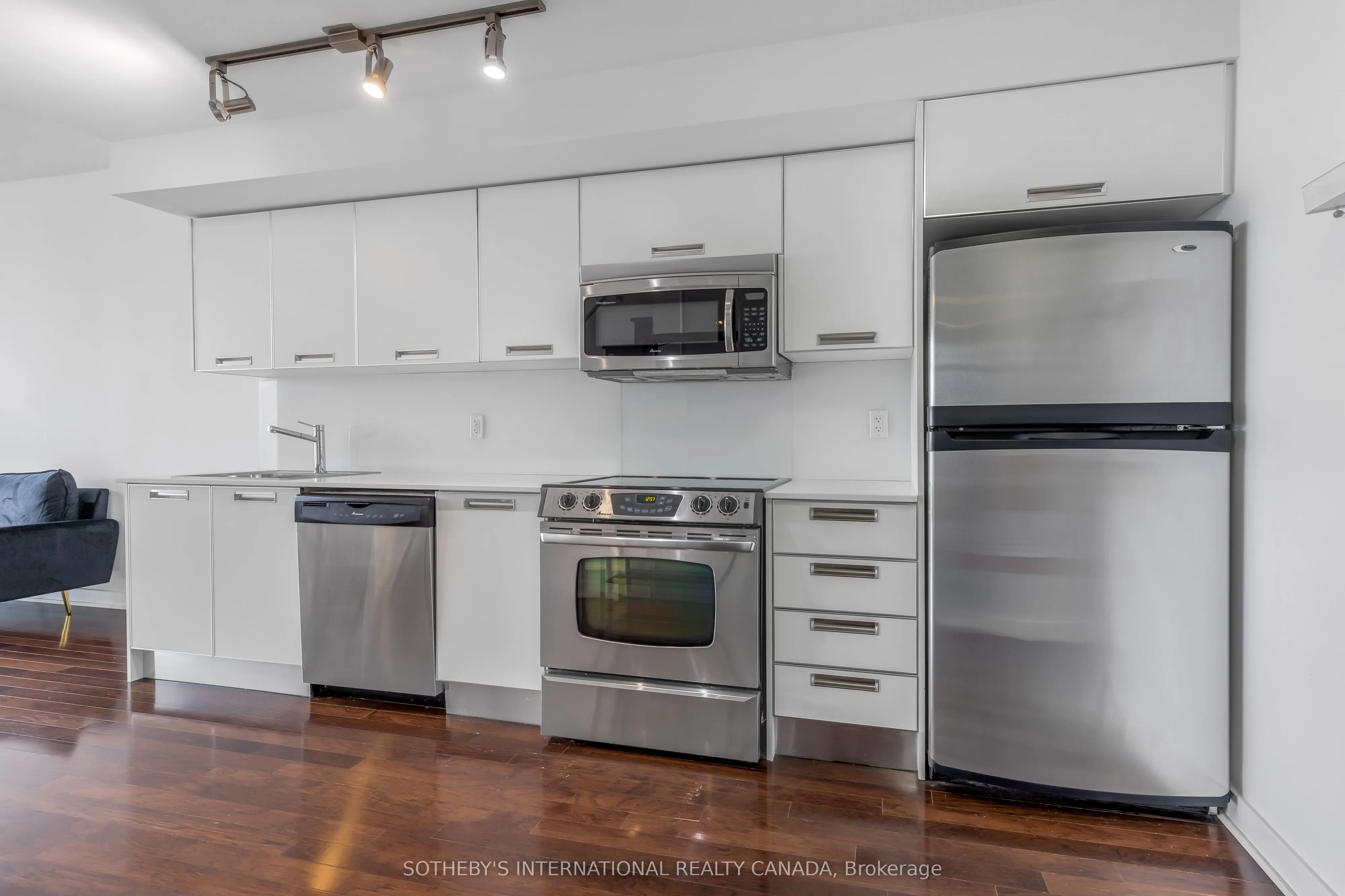 33 Charles Street E, #3807