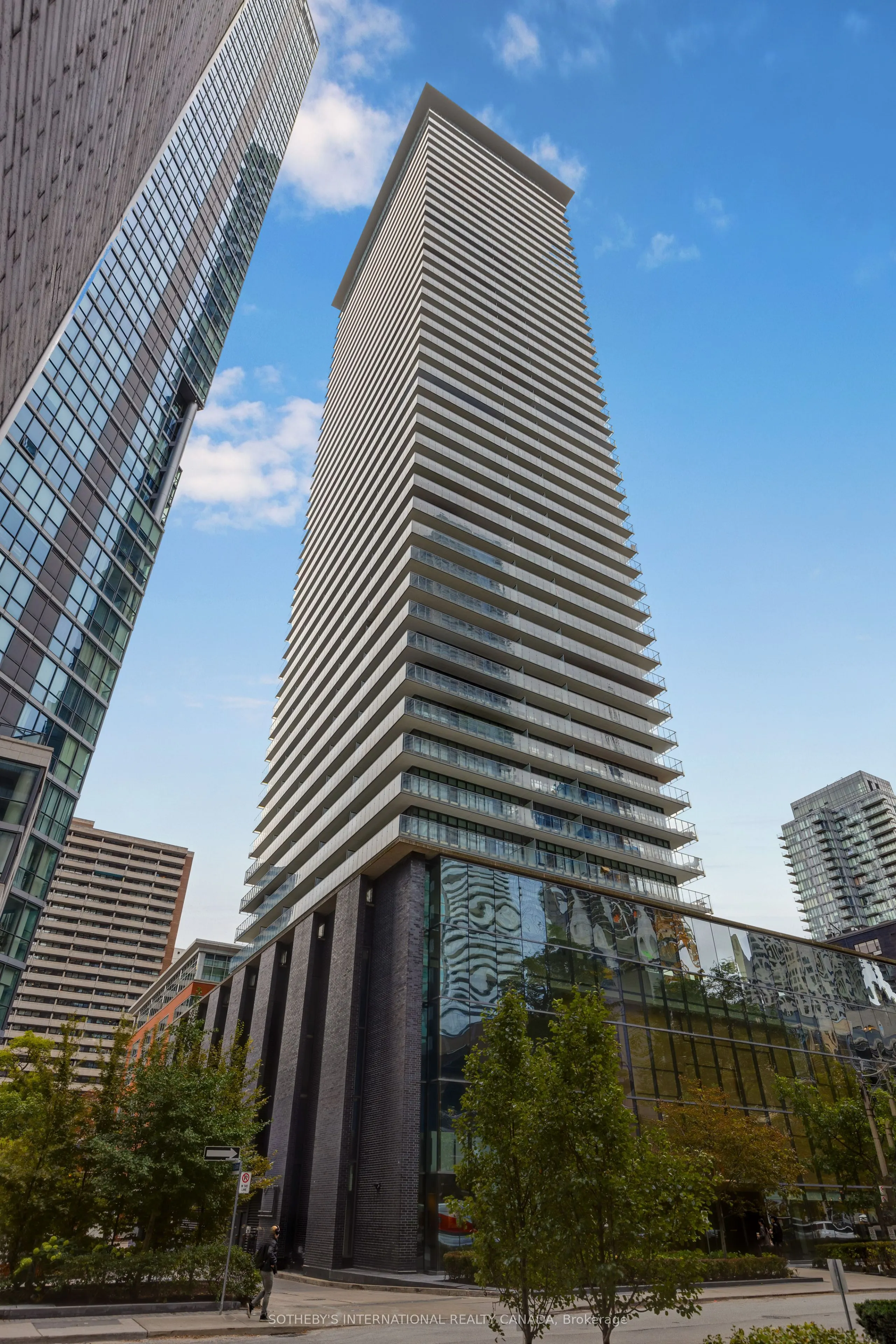 33 Charles Street E, #3807