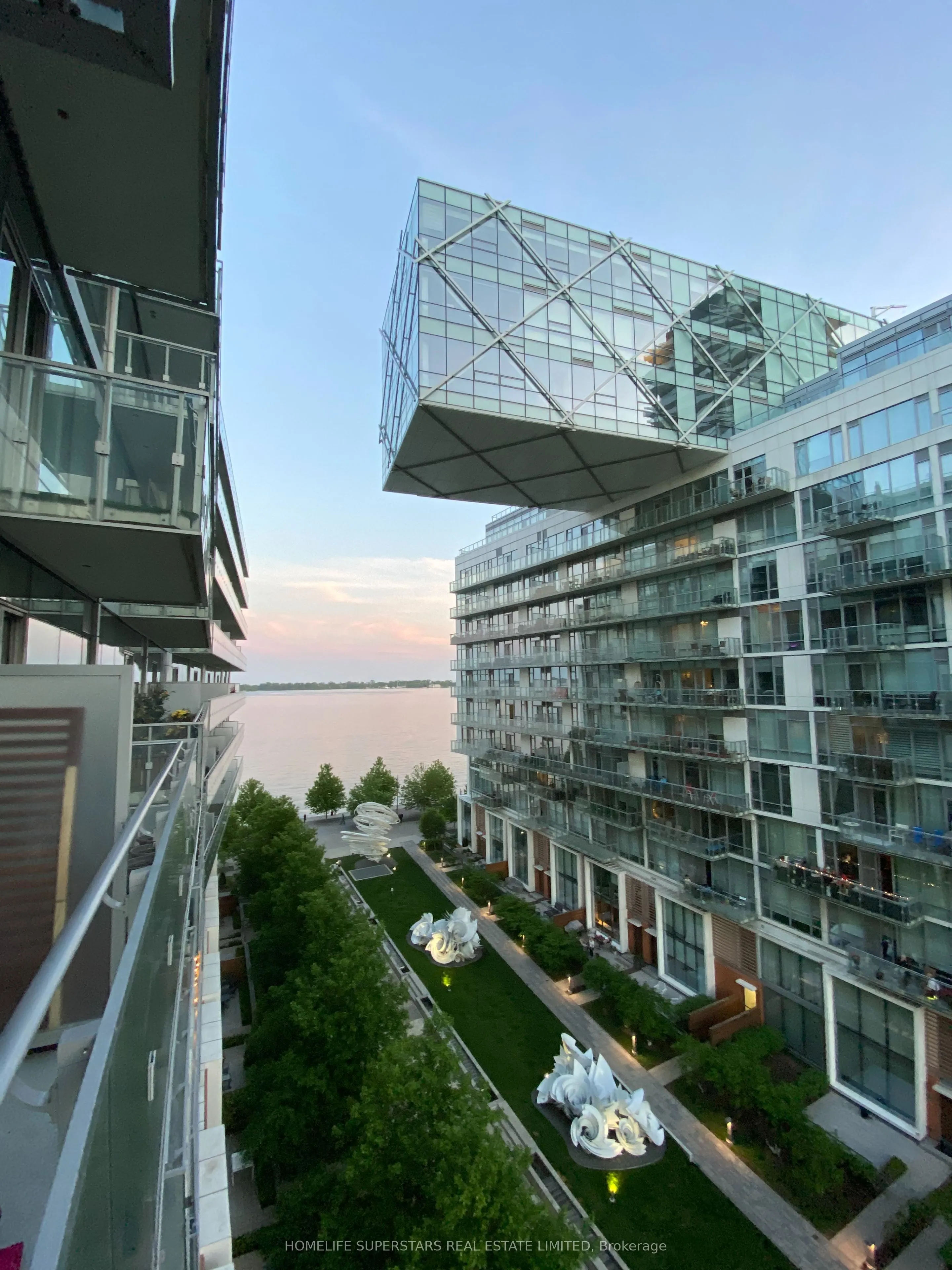 39 Queens Quay E, #705